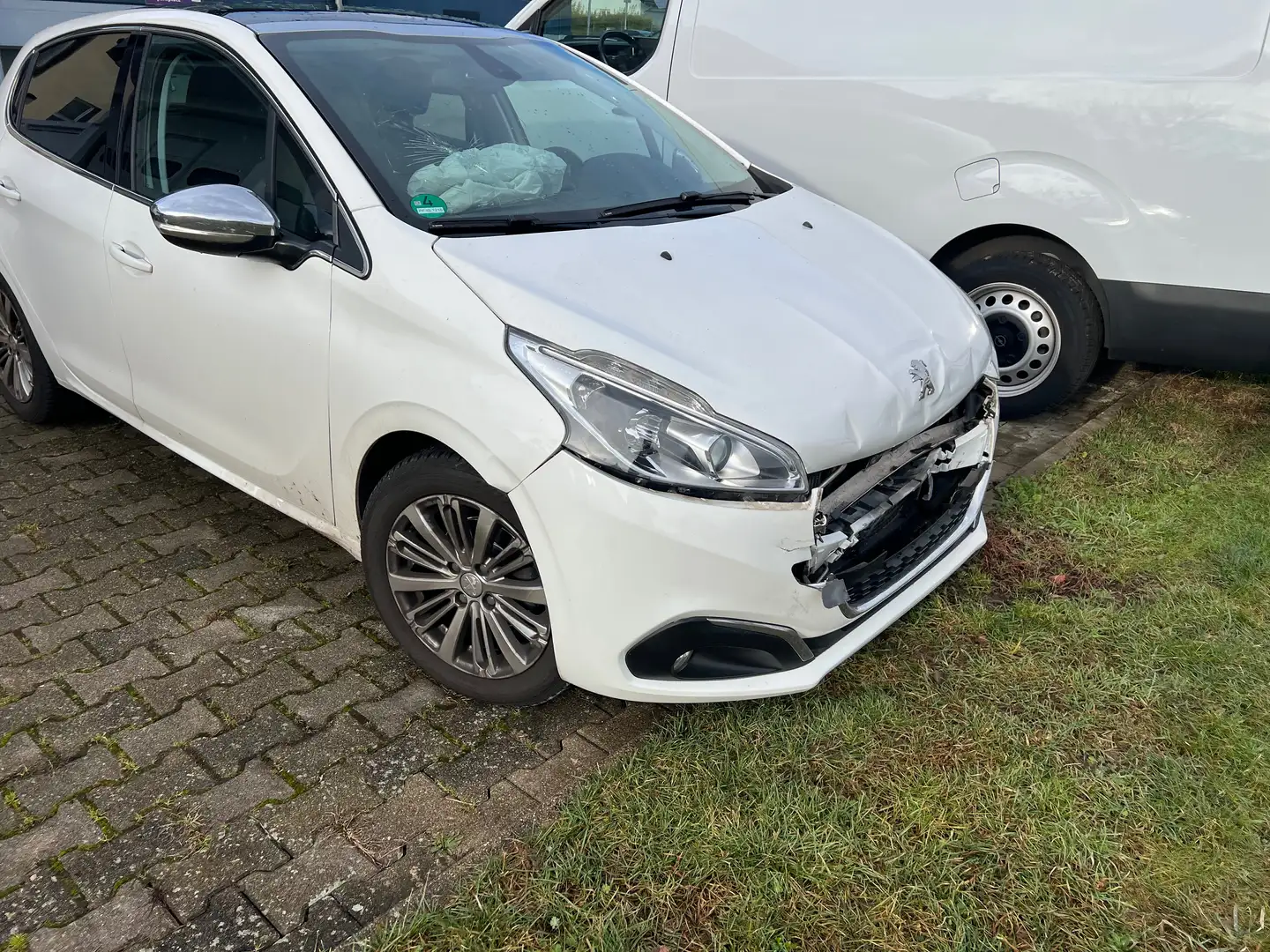 Peugeot 208 Allure Weiß - 2