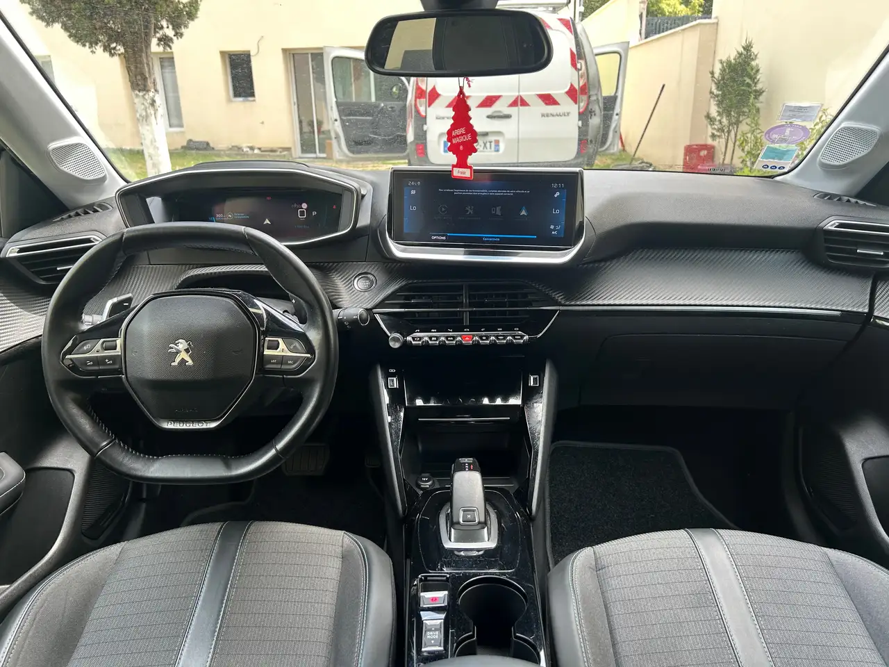 Peugeot 208 208 — photo 4