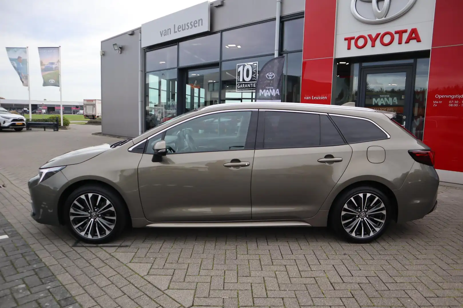 Toyota Corolla Touring Sports DYNAMIC FACELIFT BLIND-SPOT KEYLESS Groen - 2