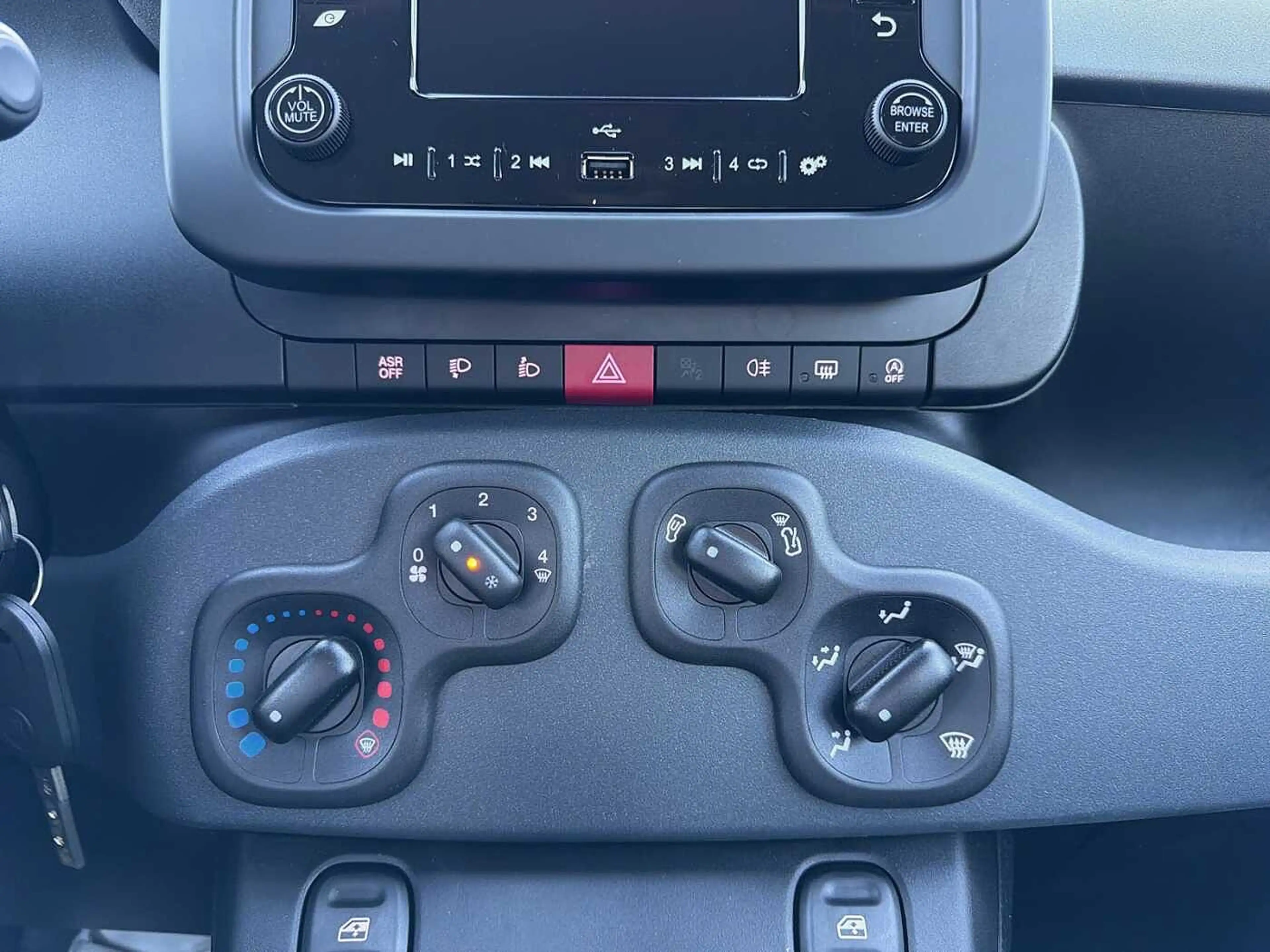 Fiat New Panda Panda/Pandina Hybrid ICON — photo 14