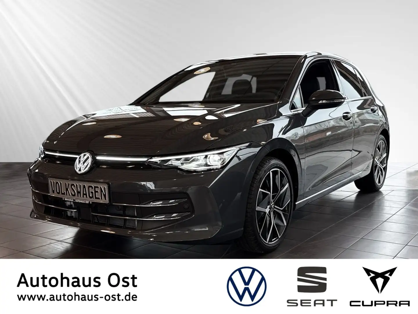 Volkswagen Golf VIII EDITION 50 1,5 l eTSI Klima Navi Grau - 1