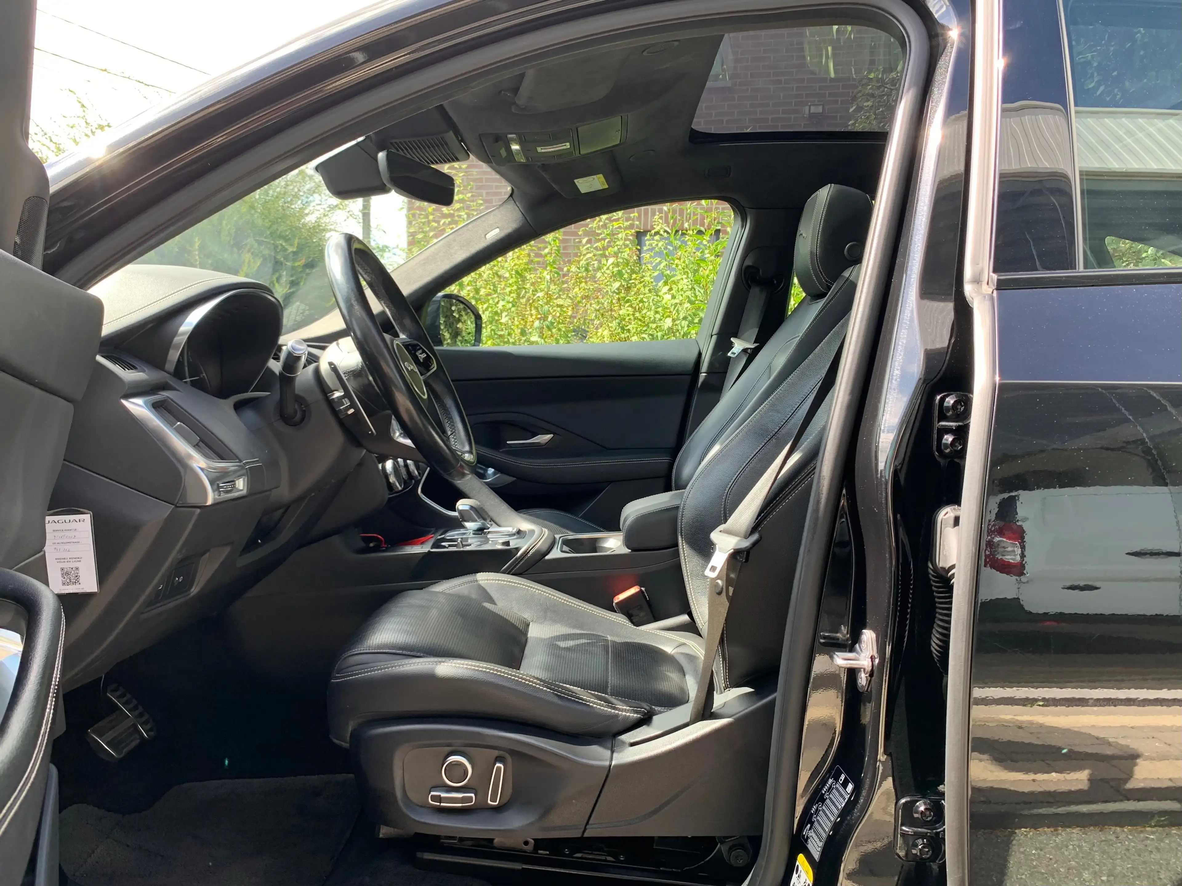 Jaguar E-Pace E-Pace 2.0 D MHEV AWD D165 R-Dynamic HSE — photo 11