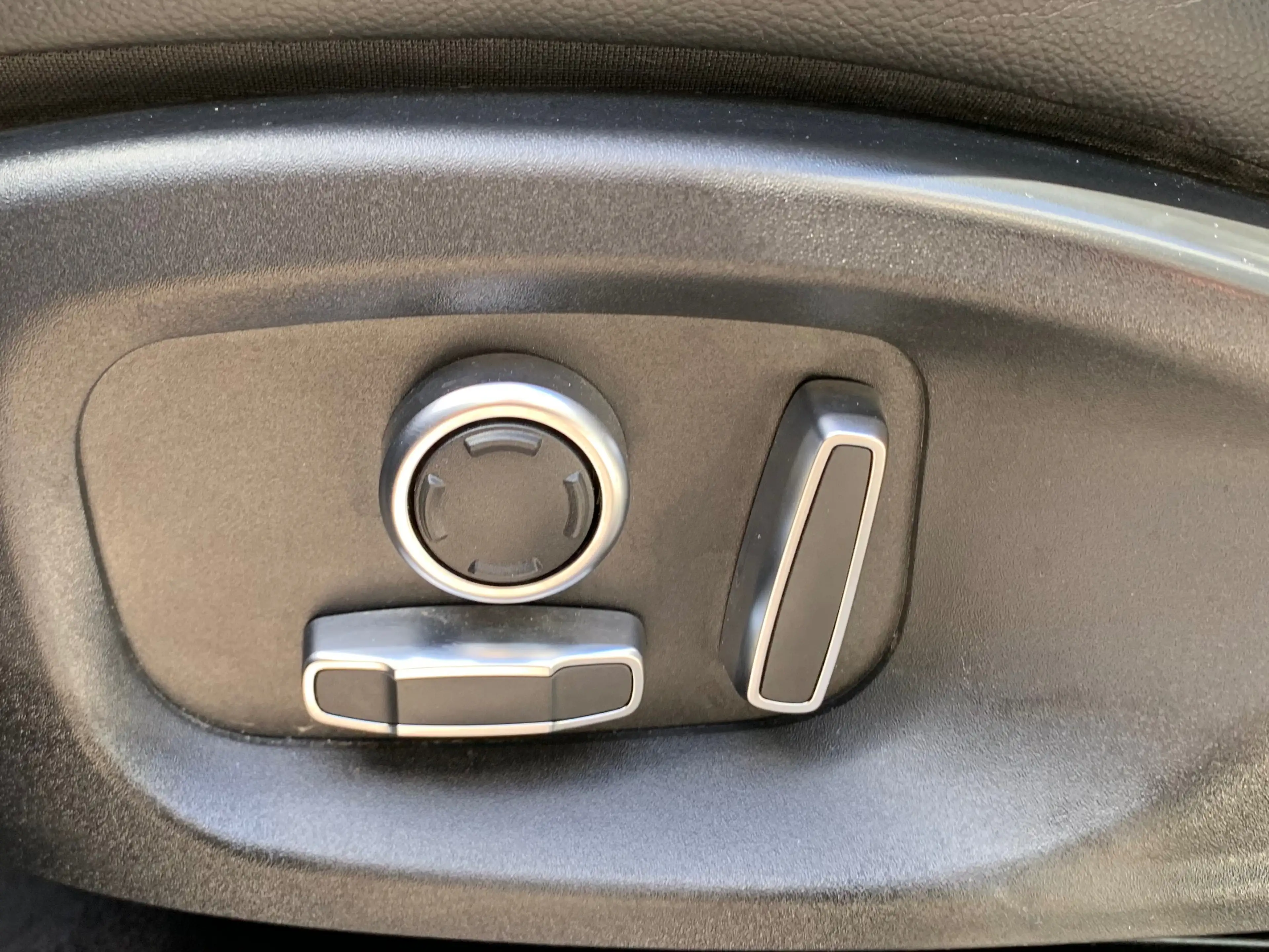 Jaguar E-Pace E-Pace 2.0 D MHEV AWD D165 R-Dynamic HSE — photo 12