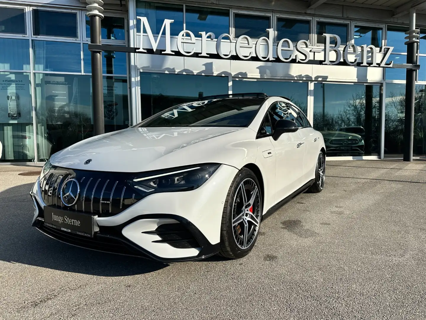 Mercedes-Benz EQE 43 AMG  4MATIC AMG Hyperscreen VOLL Bílá - 2