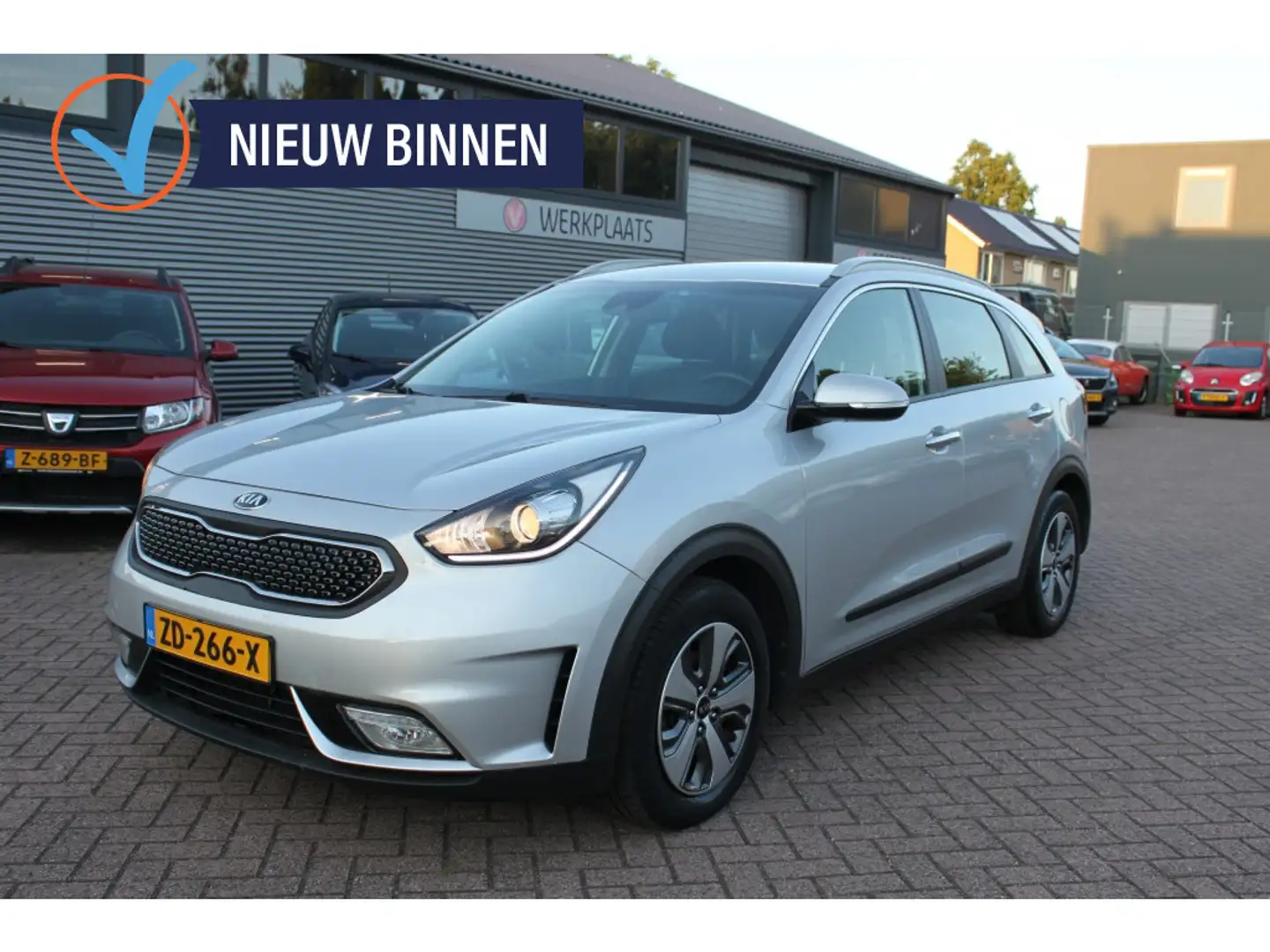 Kia Niro 1.6 GDi H. DynamicL. navi, Apple carplay/Android, Grijs - 1