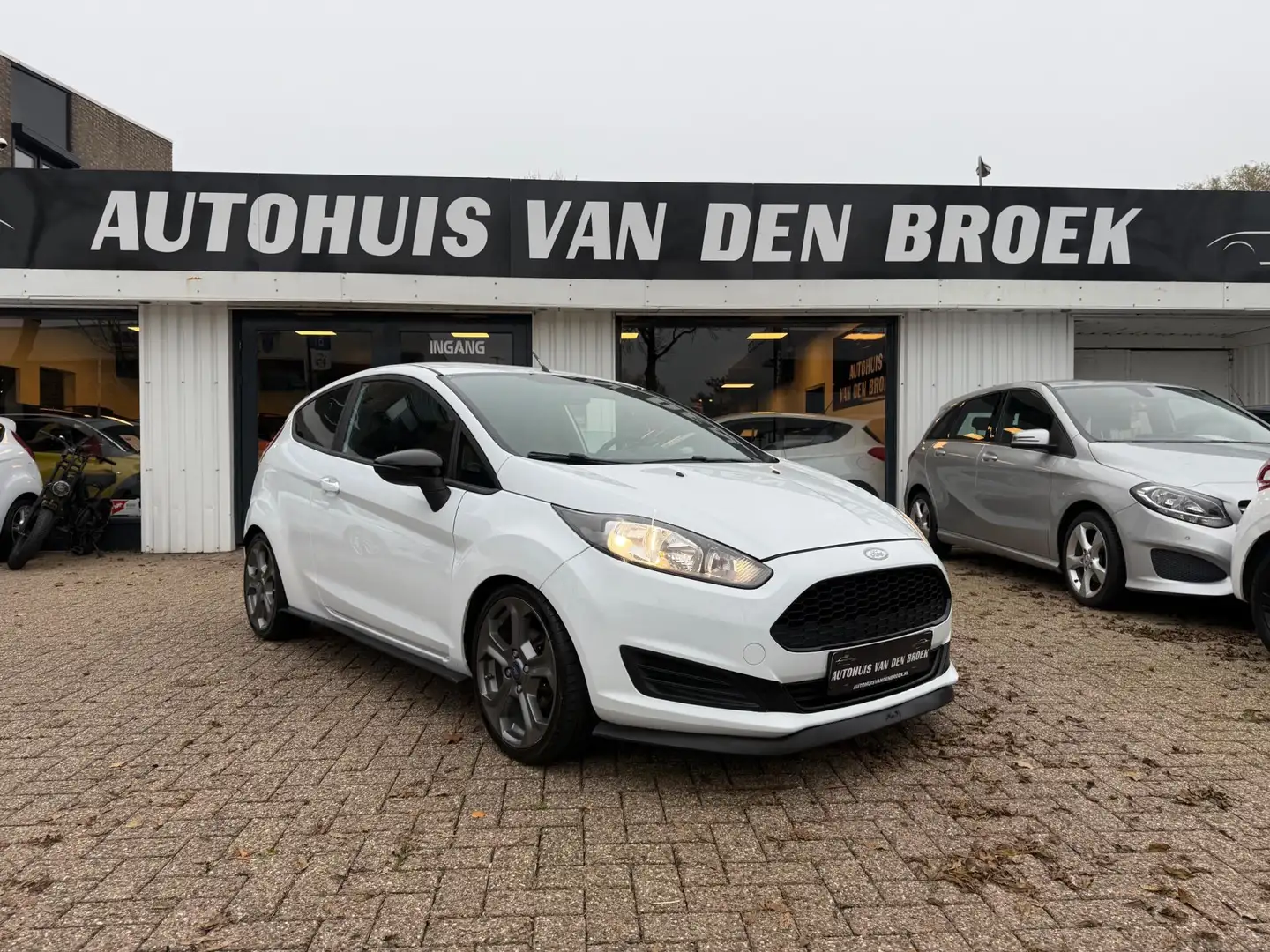 Ford Fiesta 1.25 1e Eigenaar ST-Line Airco Stoelverw Lmv Elek Blanc - 1