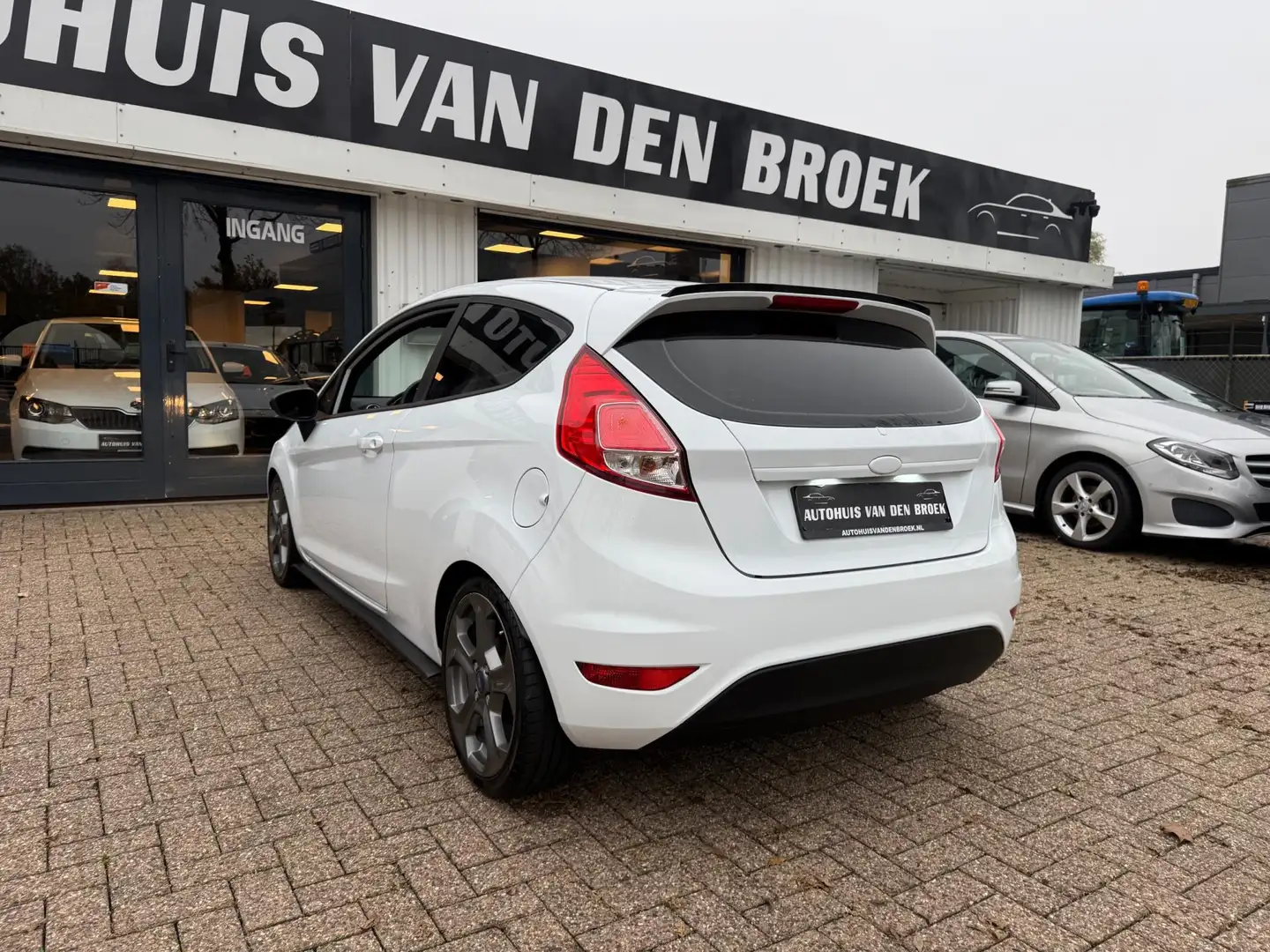 Ford Fiesta 1.25 1e Eigenaar ST-Line Airco Stoelverw Lmv Elek Blanc - 2