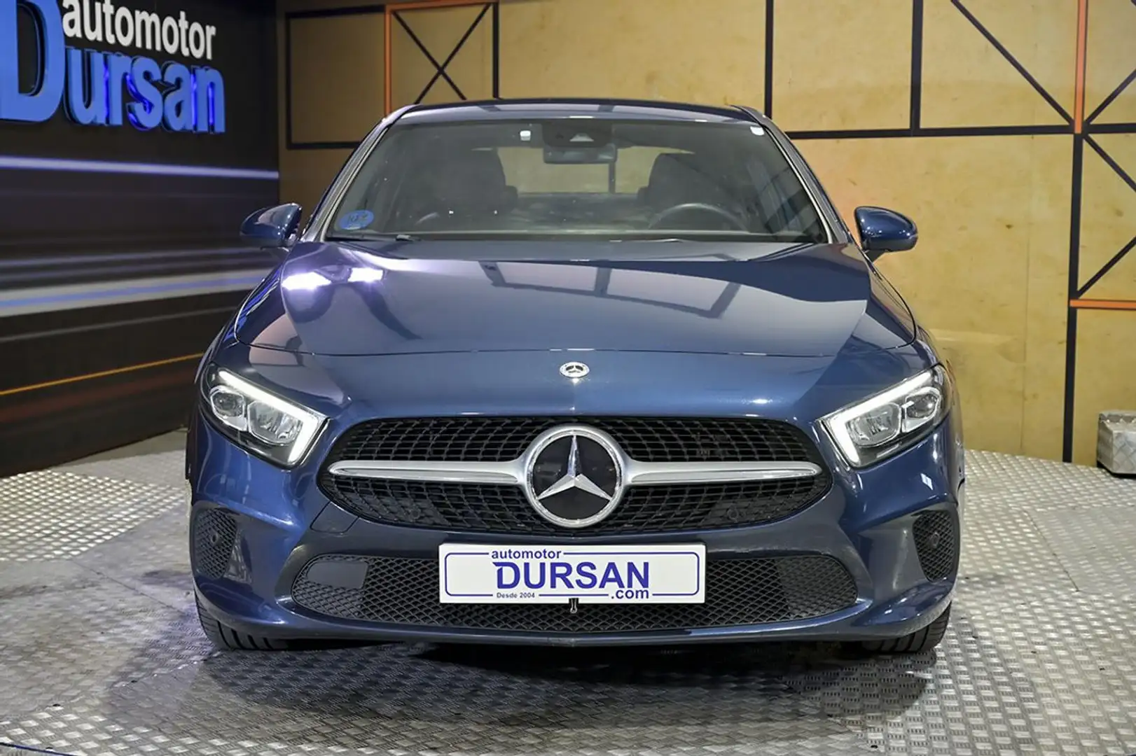 Mercedes-Benz E 250 Sedan Bleu - 2