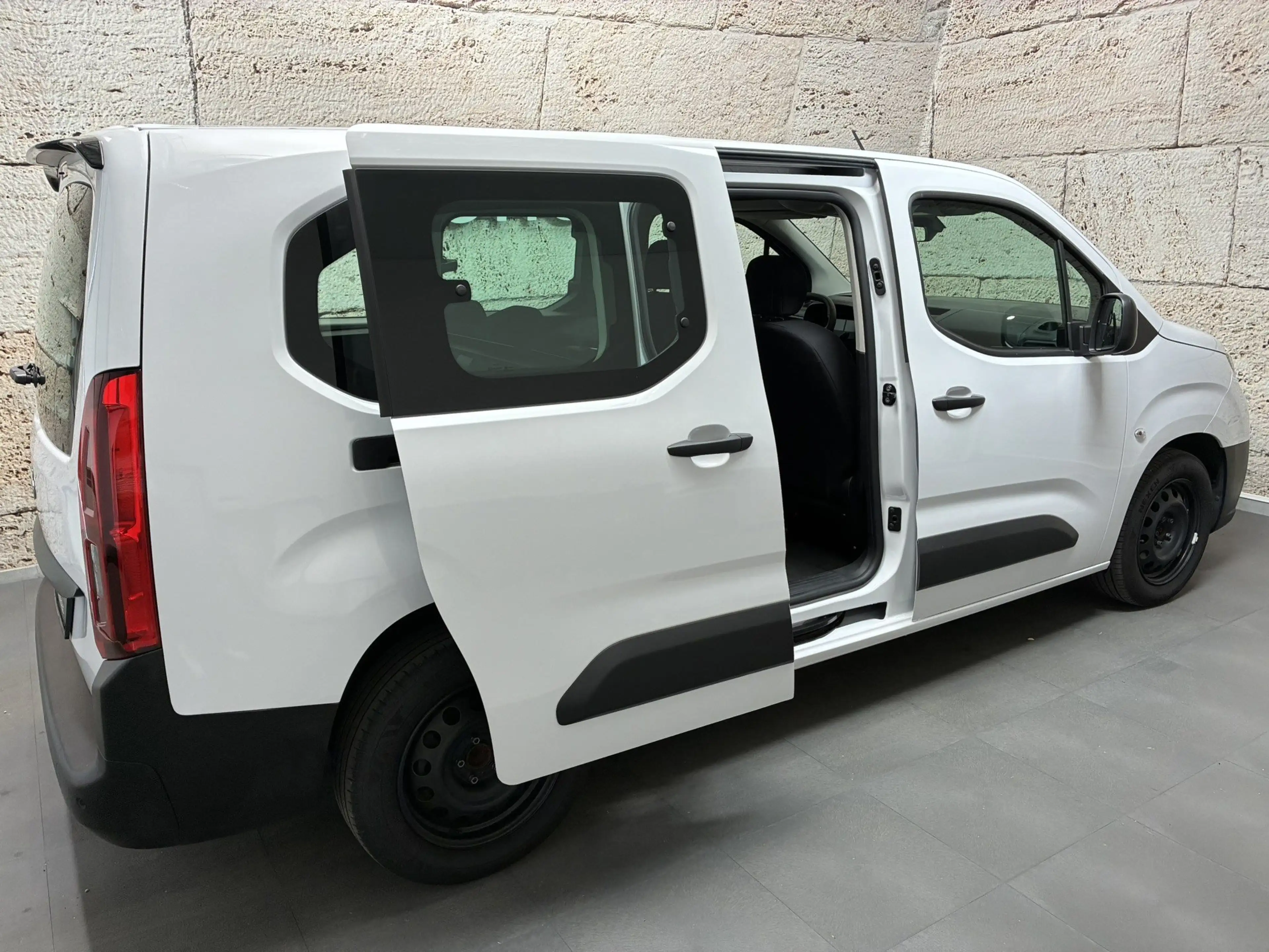 Toyota Proace City Verso 1,2 Shuttle — photo 6