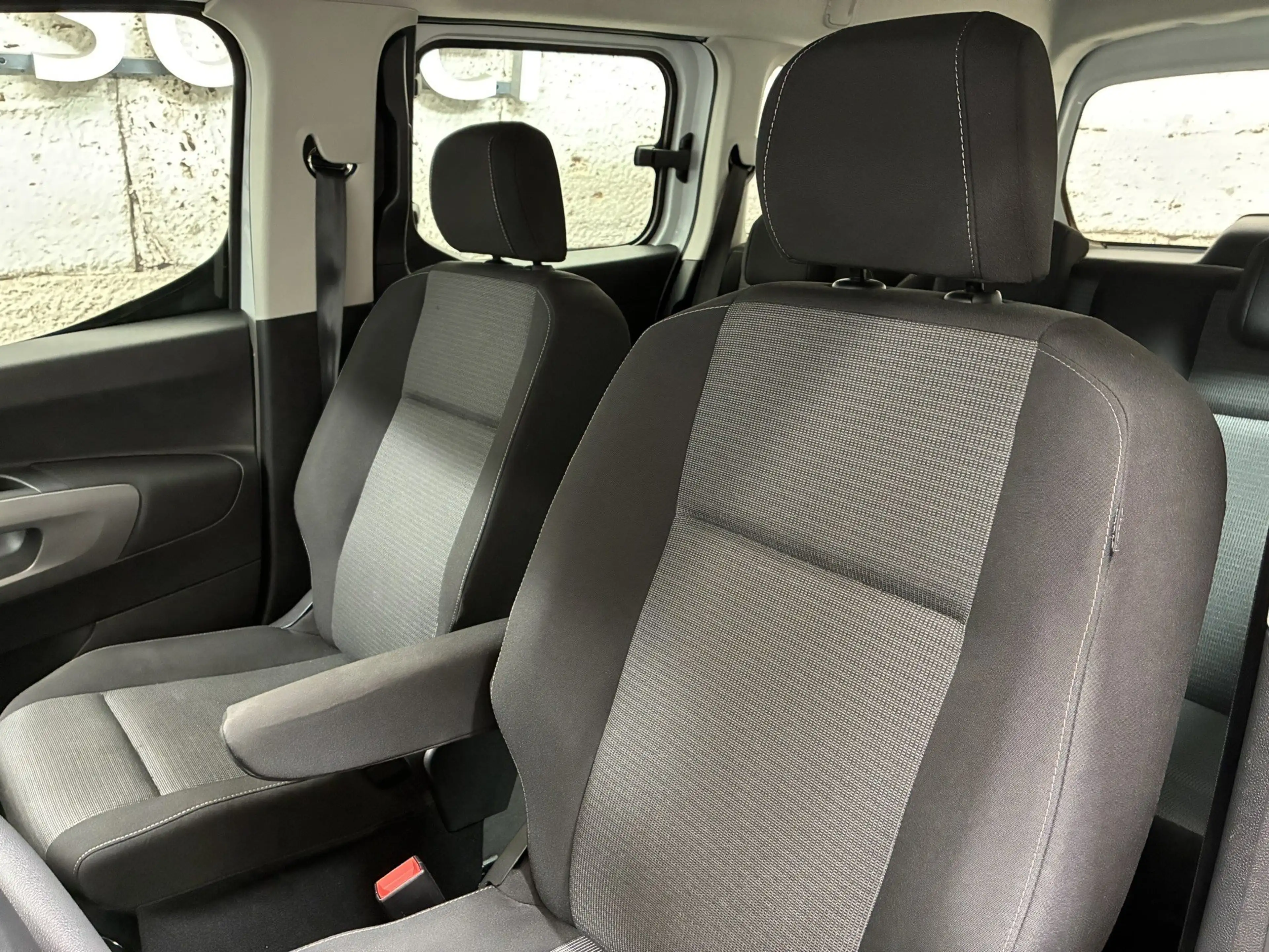 Toyota Proace City Verso 1,2 Shuttle — photo 8