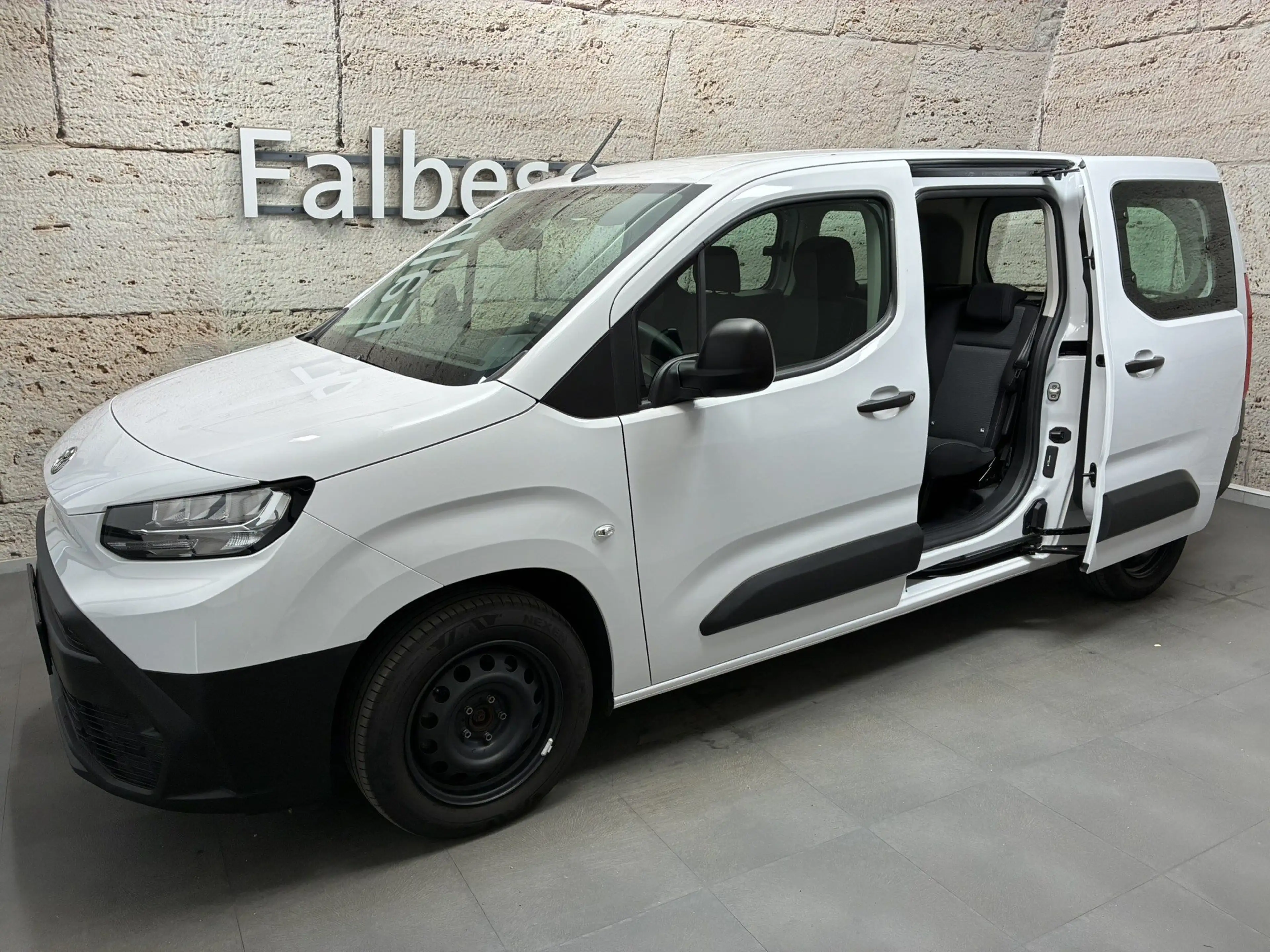 Toyota Proace City Verso 1,2 Shuttle — photo 3
