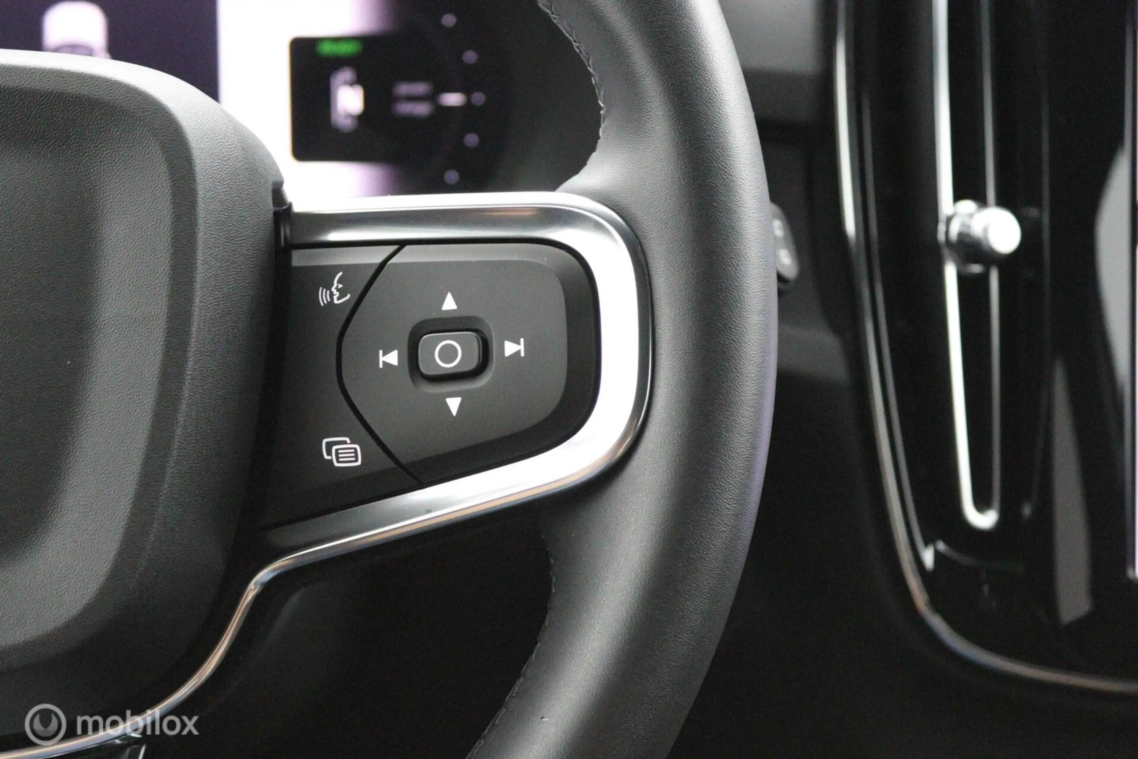 Volvo XC40 Recharge Single Ultimate — photo 9
