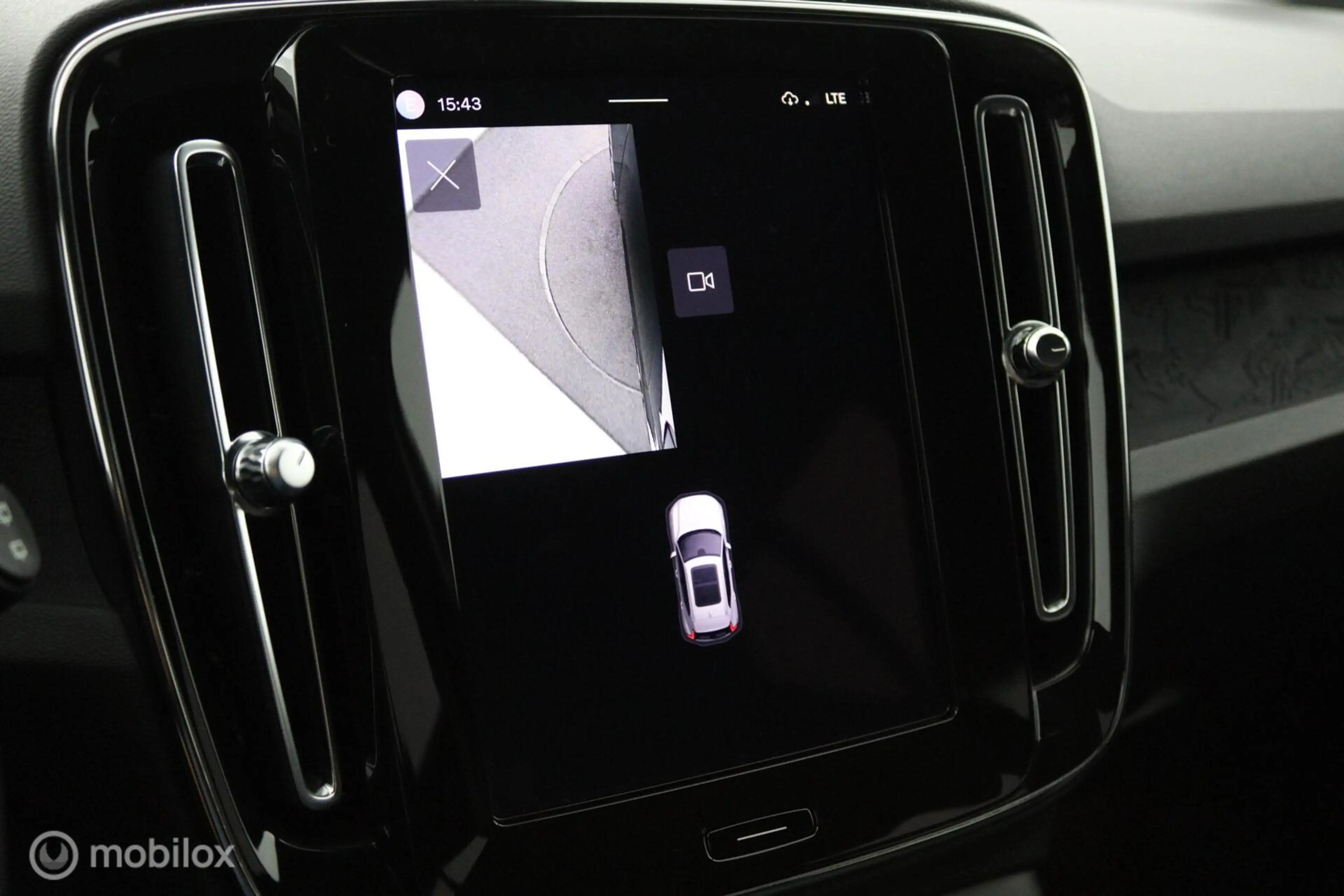 Volvo XC40 Recharge Single Ultimate — photo 11