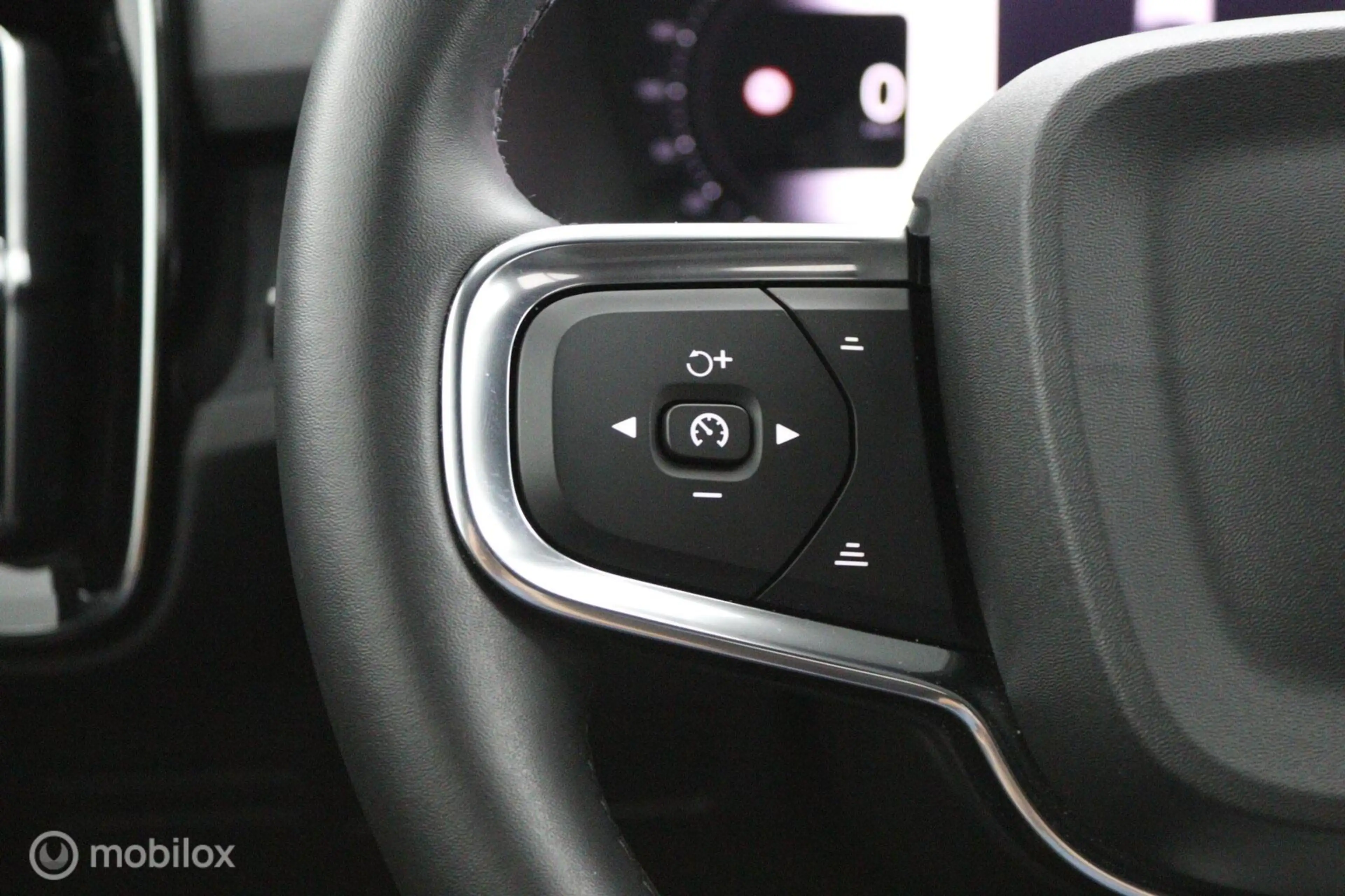Volvo XC40 Recharge Single Ultimate — photo 8