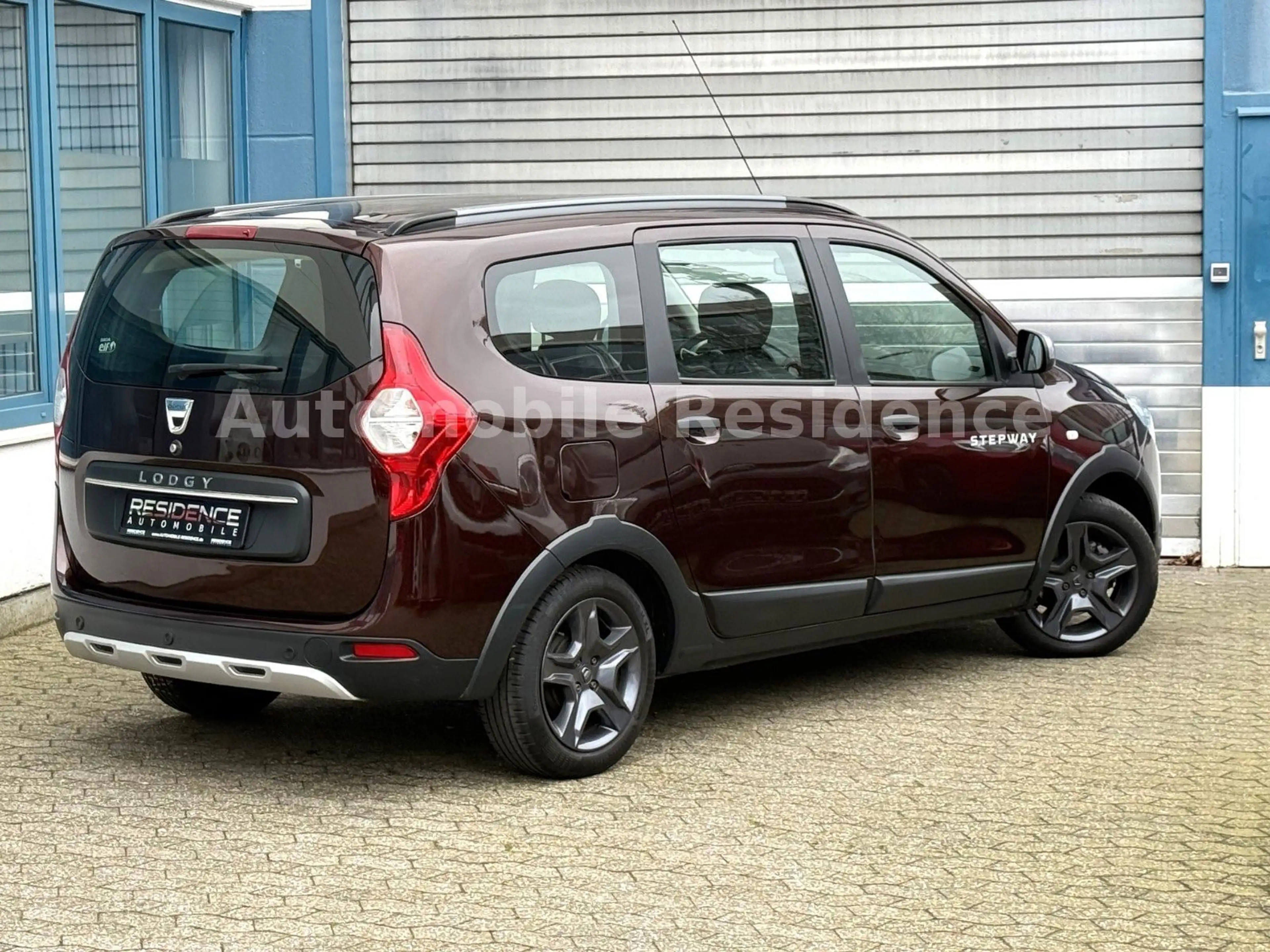 Dacia Lodgy Stepway Celebr. 1.2*NAVI*SHZ*PDC*TEMP*MFL* — photo 4