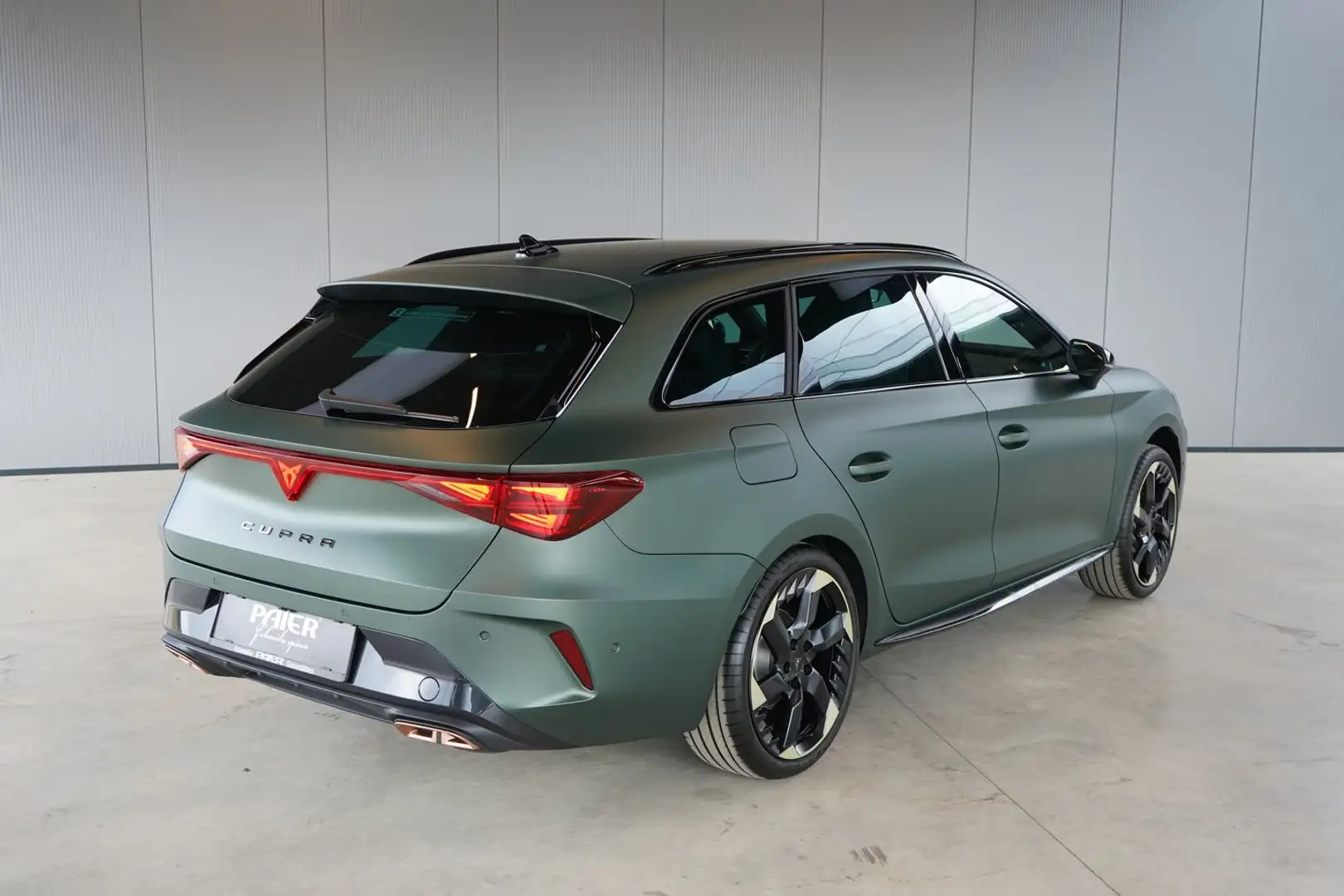 CUPRA Leon TRIBE e-HYBRID 150/204 Grün - 2