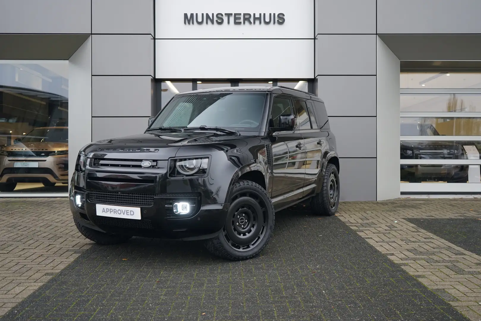 Land Rover Defender 110 2.0 P300e 110 X-Dynamic SE | Schuif/Kantel dak Noir - 1