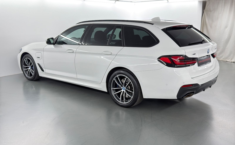 BMW 530 e xDrive M Sport H&K HUD Laserlicht ACC — photo 6