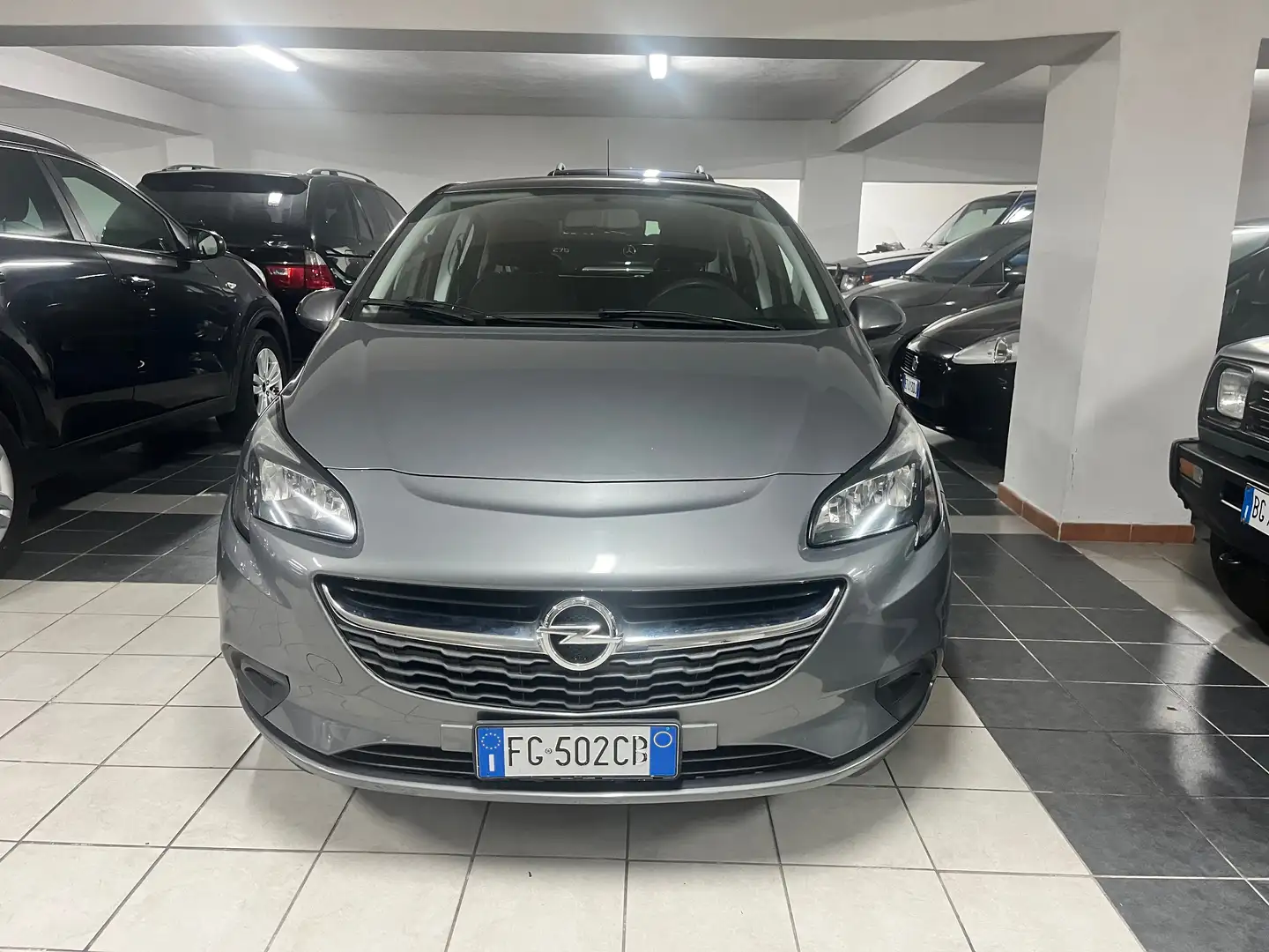 Opel Corsa Gris - 1