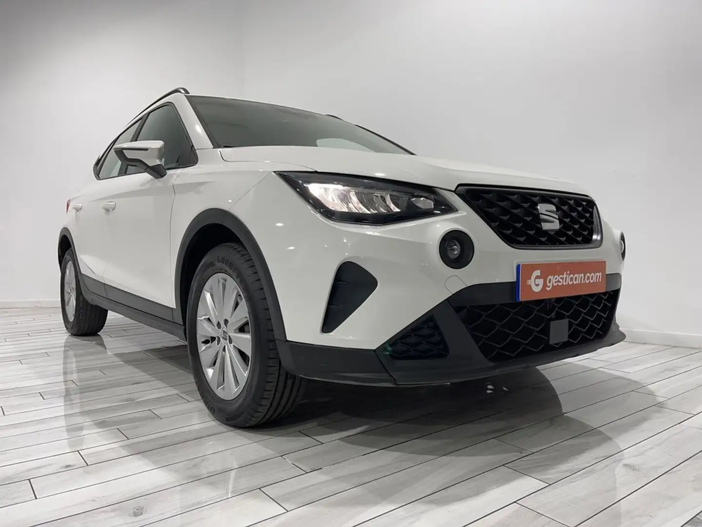 SEAT Arona 1.0 TSI S&S Reference XM Edition 95 Blanco - 2
