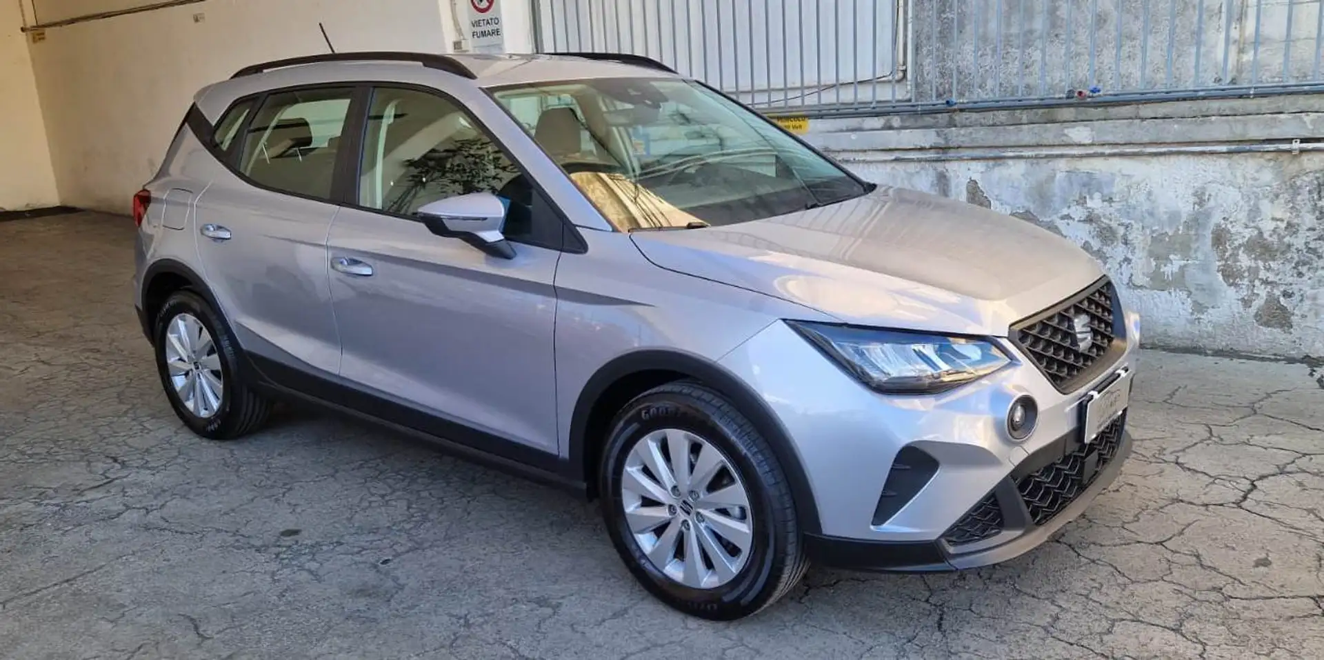 SEAT Arona Arona 1.0 ecotsi Style 110cv dsg Argento - 2