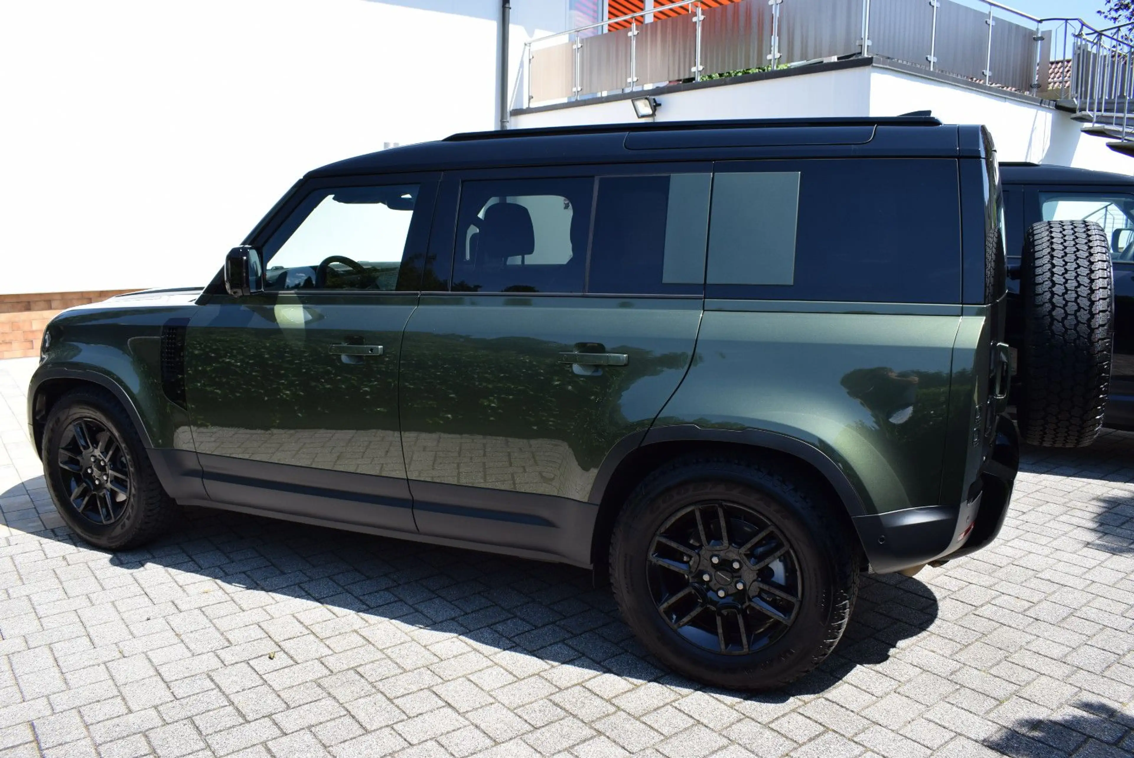 Land Rover Defender 110 D250 S / BLACKPACK/WIPA/LUFT/AHK — photo 3