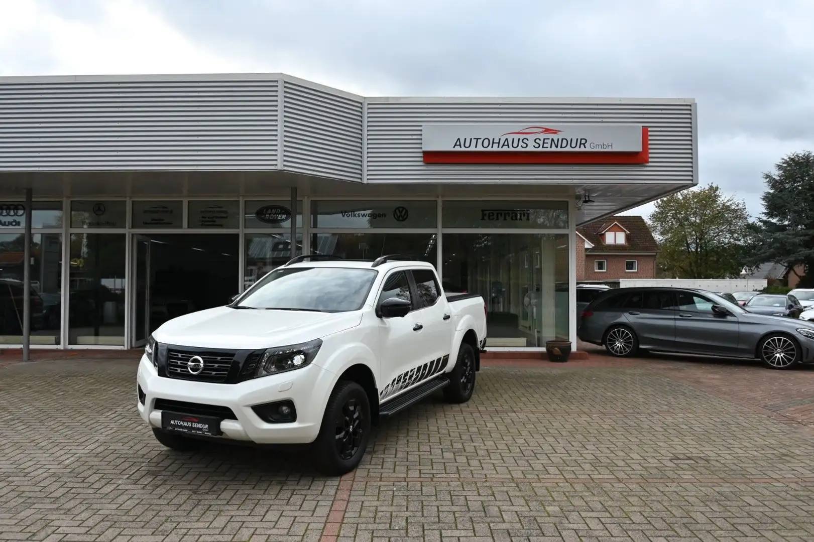Nissan Navara NP300 N-Guard Double Cab 4x4 Weiß - 1
