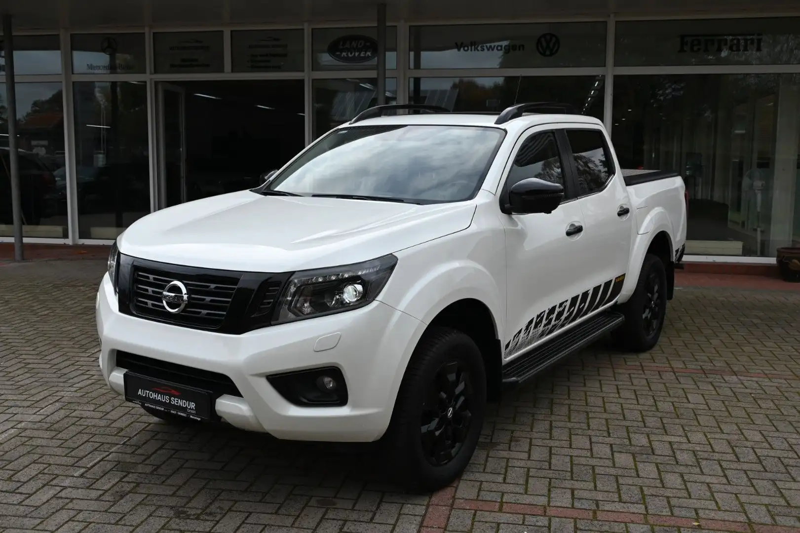 Nissan Navara NP300 N-Guard Double Cab 4x4 Weiß - 2