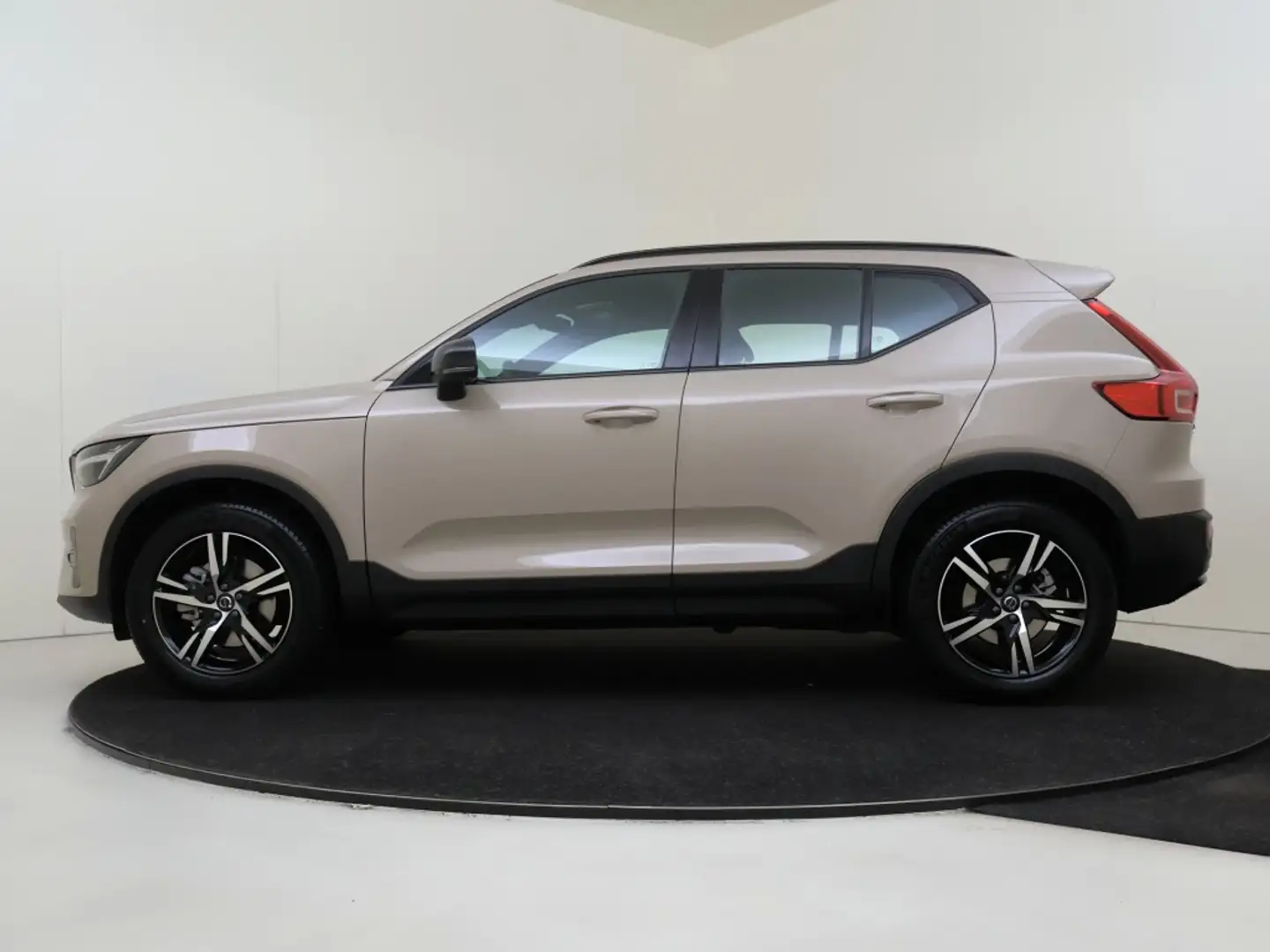 Volvo XC40 2.0 B4 Plus Dark | Trekhaak | H&K Audio | Memory | Bruin - 2