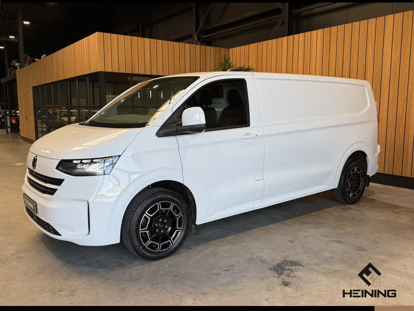 Volkswagen T7 Kastenwagen 2.0 TDI L2H1 30 170 PK Automaat BPM VRIJ Bílá - 1