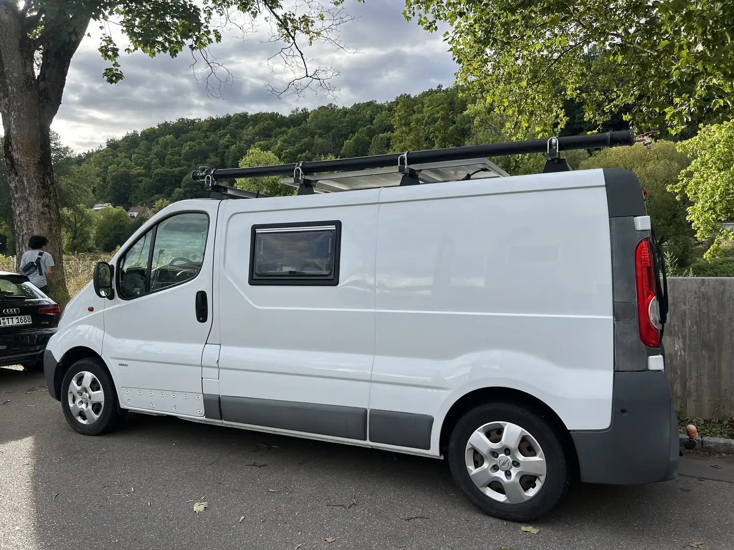Opel Vivaro Campervan mit Wohnmobilzulassung Weiß - 2