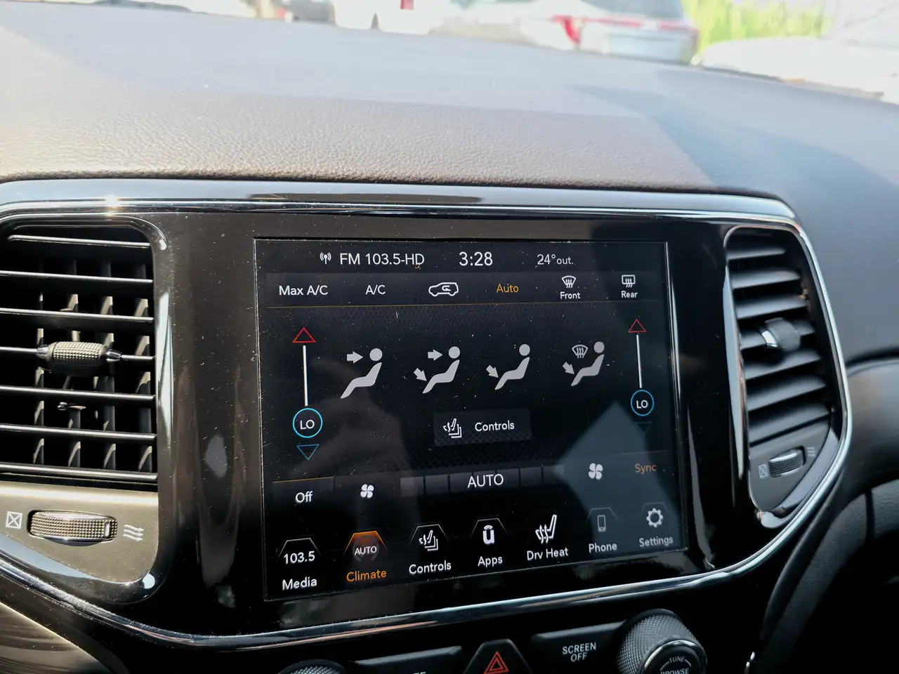 Jeep Grand Cherokee снимка Jeep Grand Cherokee