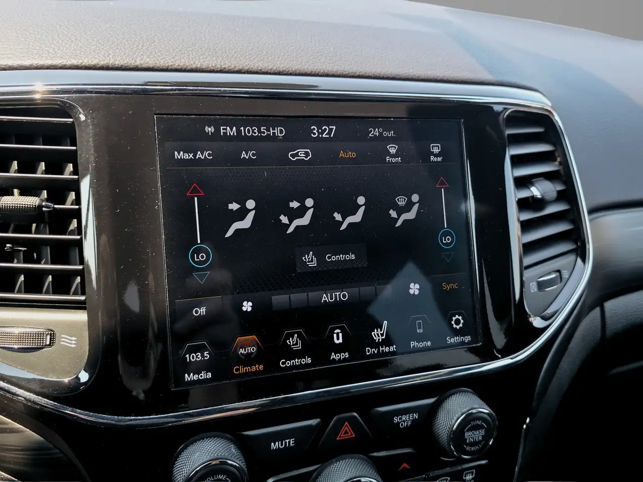 Jeep Grand Cherokee снимка Jeep Grand Cherokee
