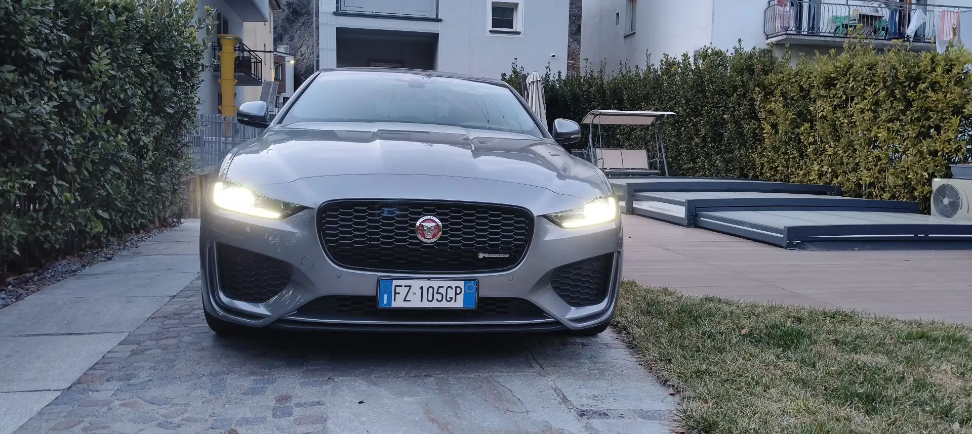 Jaguar XE 2.0d i4 R-Dynamic S awd 180cv auto - 1