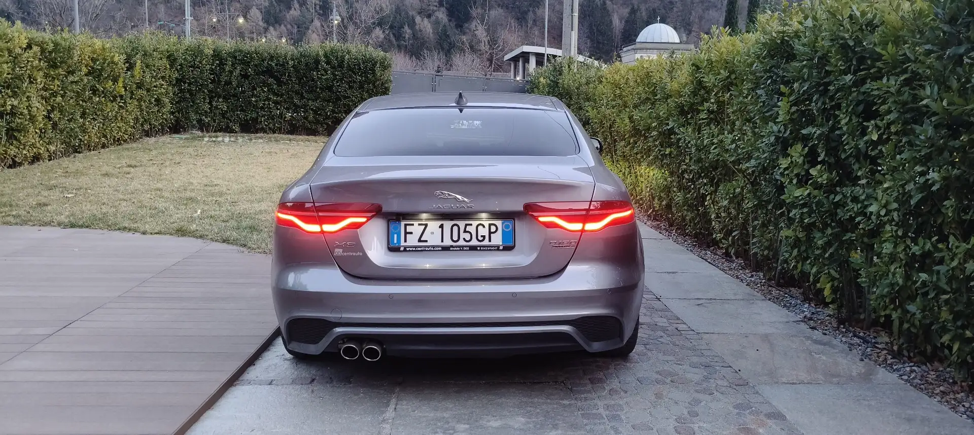 Jaguar XE 2.0d i4 R-Dynamic S awd 180cv auto - 2