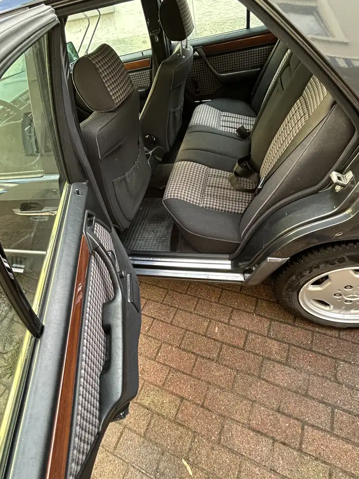 Mercedes-Benz E 200 Sportlinie, foto 8