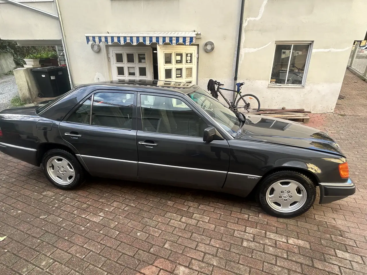 Mercedes-Benz E 200 Sportlinie, foto 1