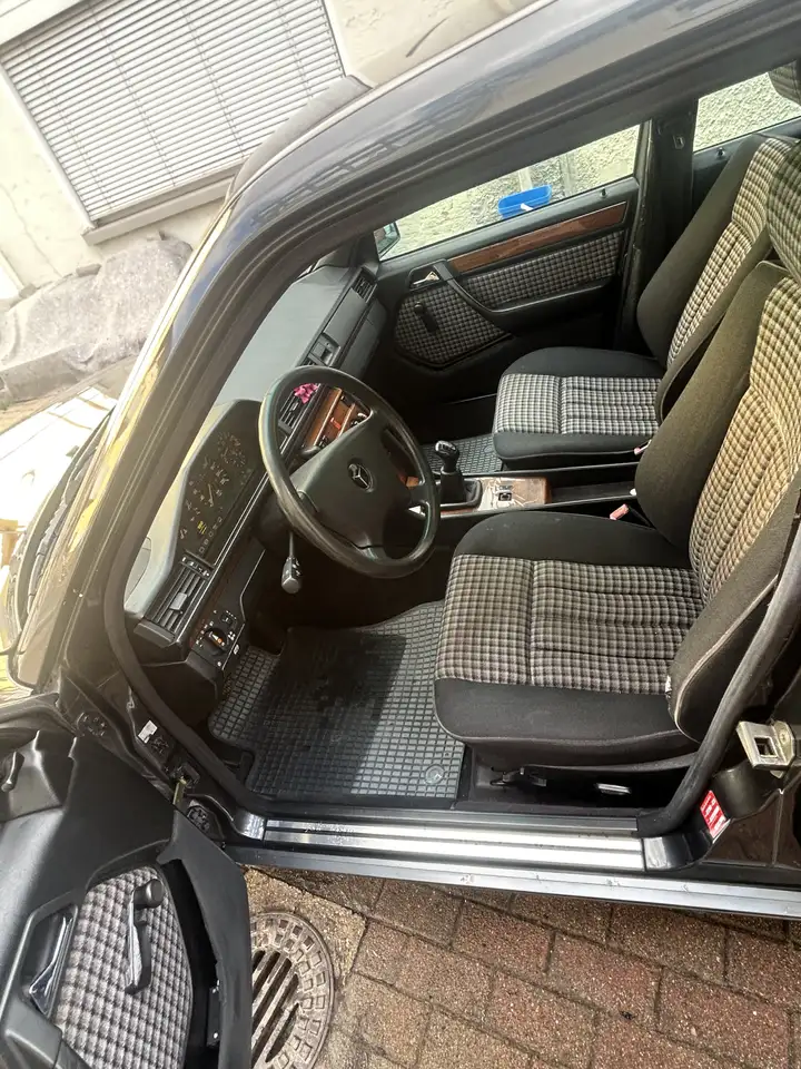 Mercedes-Benz E 200 Sportlinie, foto 4