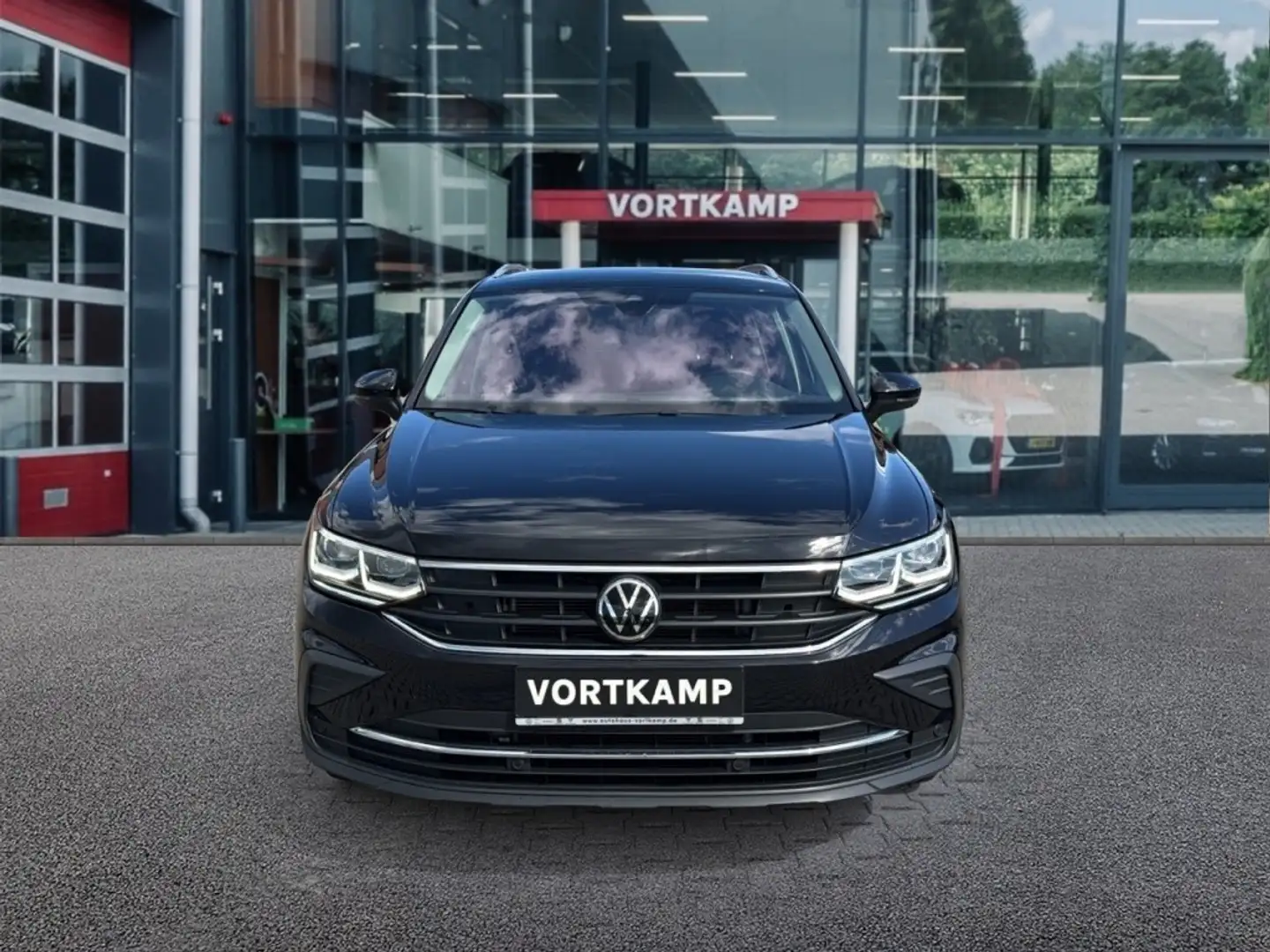 Volkswagen Tiguan 1.5 TSI DSG LIFE TREKHAAK/CAMERA/NAVI/CARPLAY/ACC/ Zwart - 2