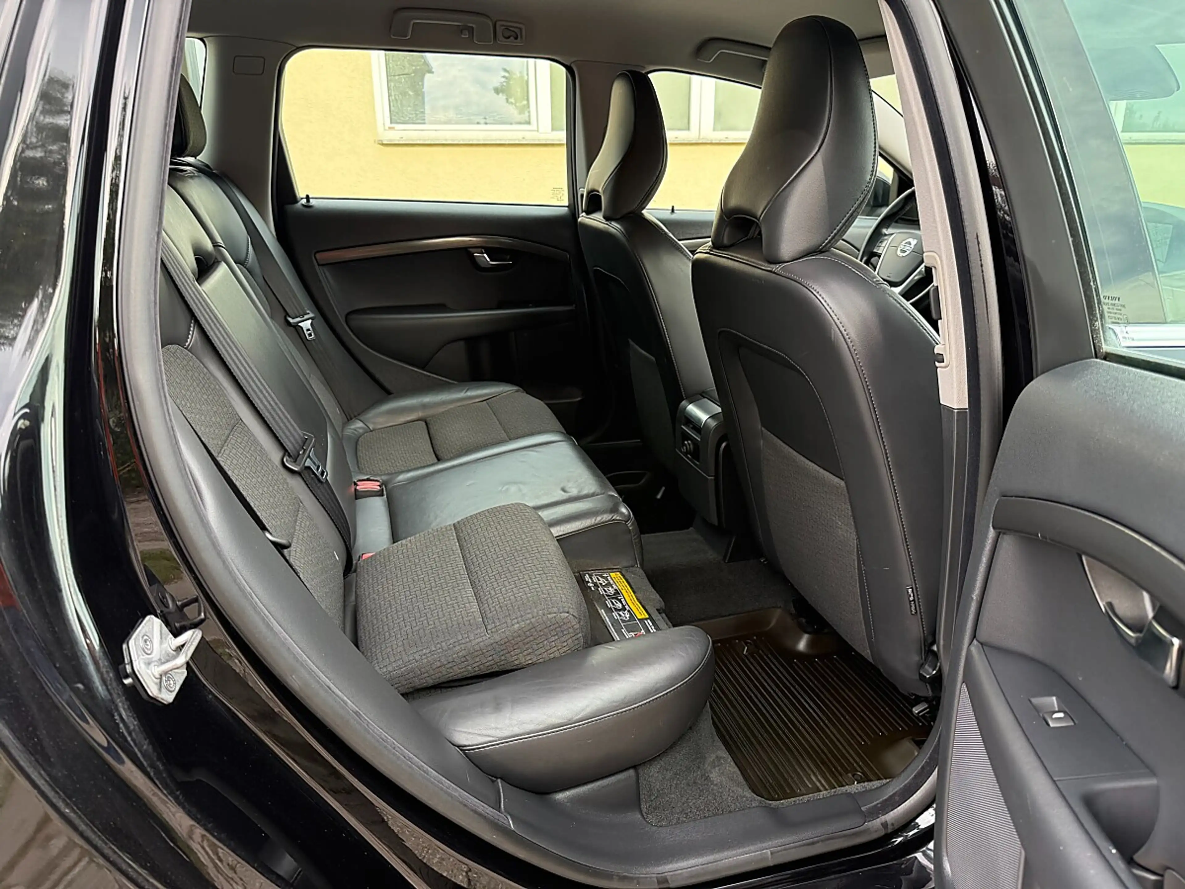 Volvo V70 2.0-NAVI-LEDER-MEMORYSITZ-RÜCKFAHRKAMERA — photo 11