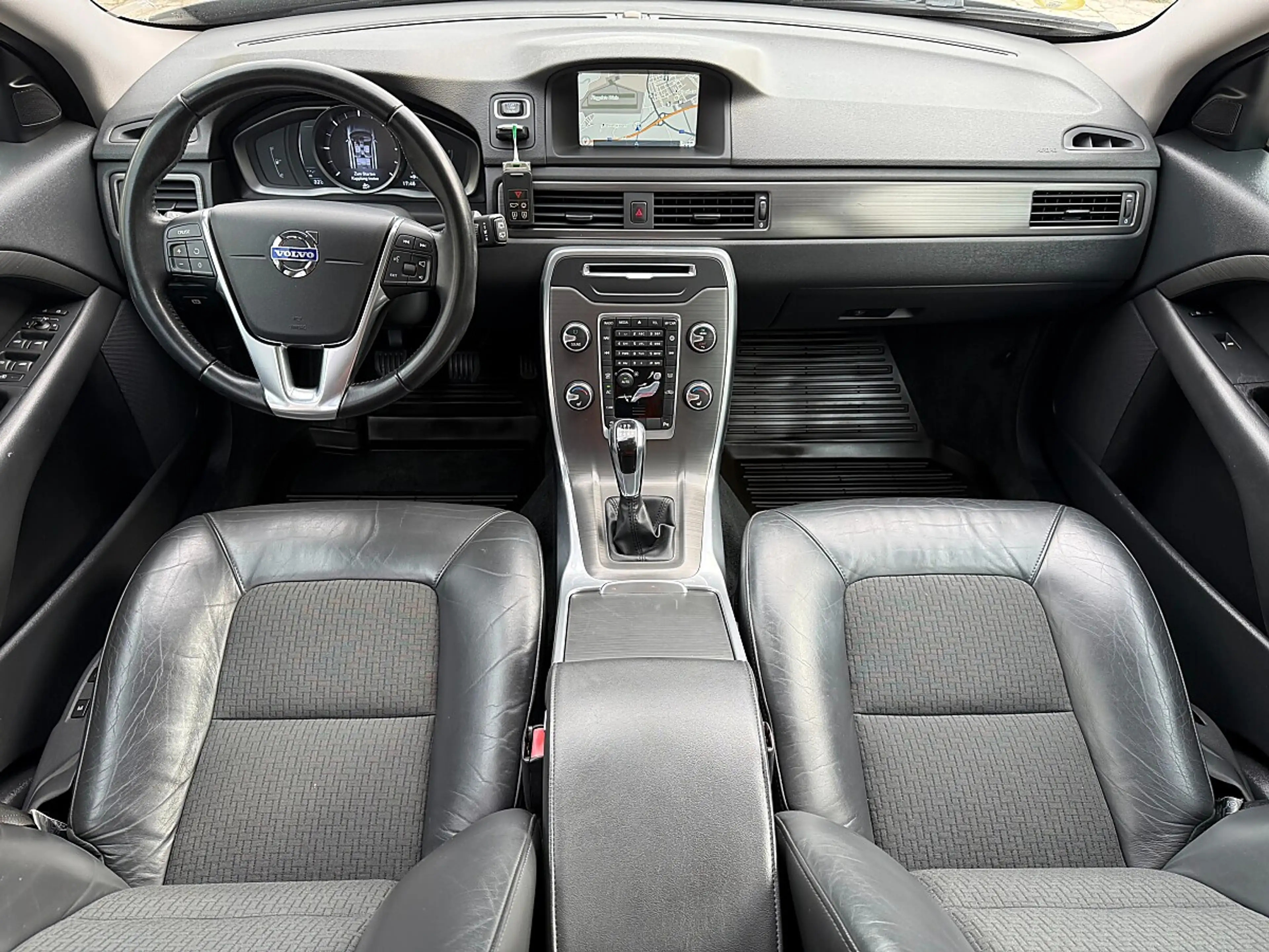 Volvo V70 2.0-NAVI-LEDER-MEMORYSITZ-RÜCKFAHRKAMERA — photo 4