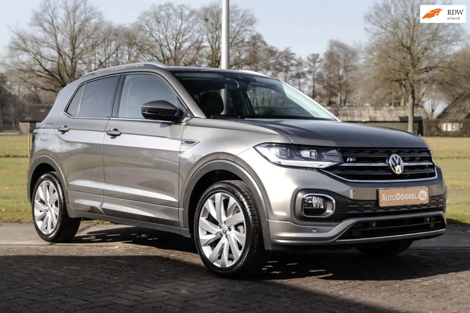 Volkswagen T-Cross 1.0 TSI R-Line Automaat Grijs - 1