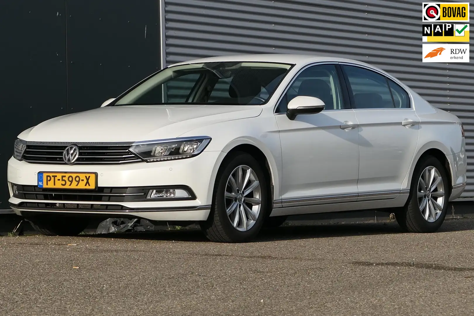 Volkswagen Passat 1.4 TSI Highline NAP DSG Navi Carplay Stoelverwarm Bianco - 1
