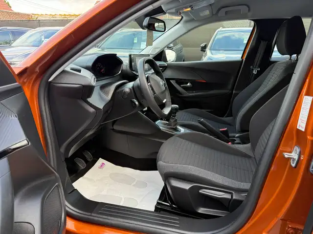Peugeot 2008 view 11