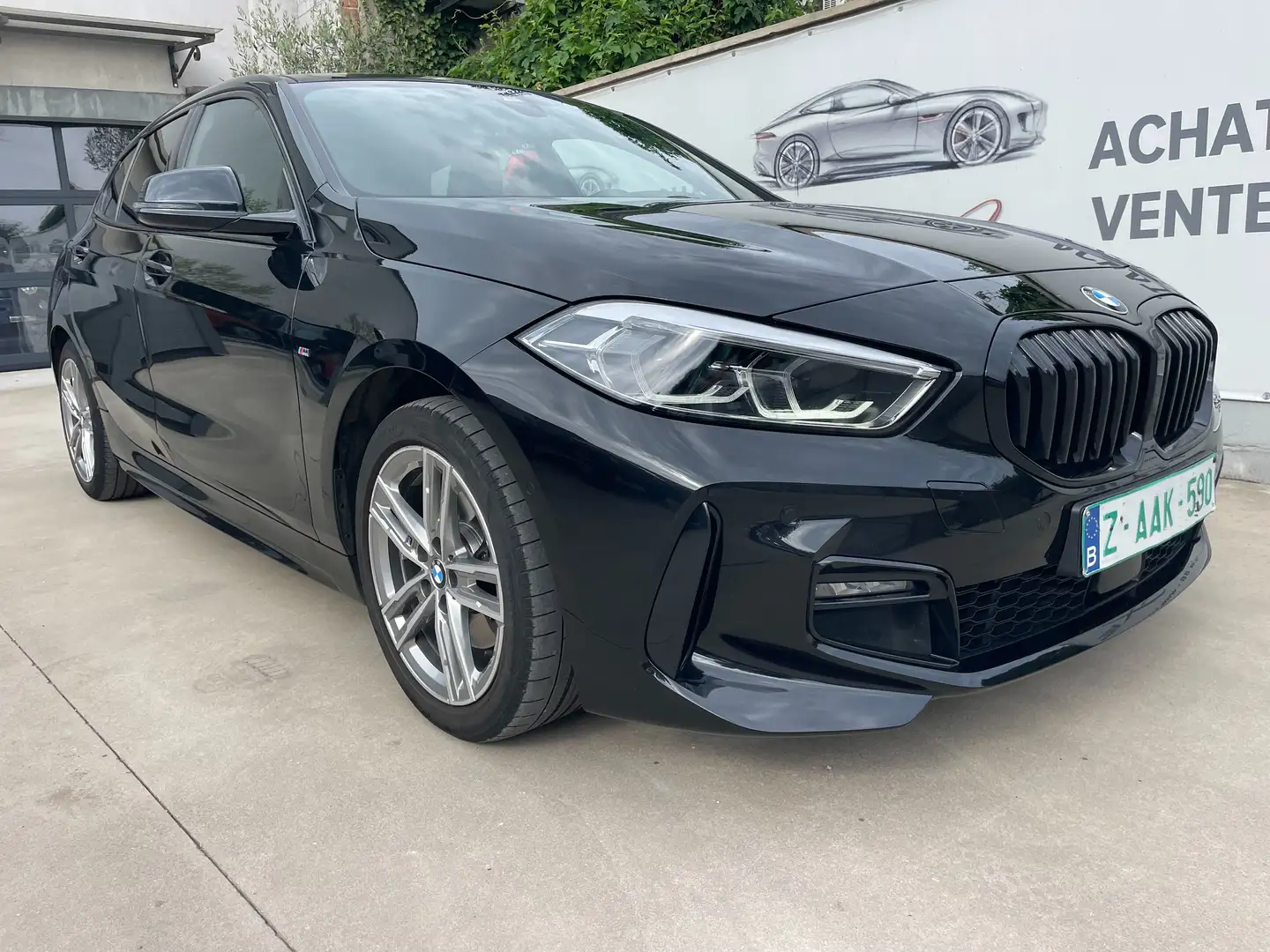 BMW 118 118iA Pack M Sport Full Op Cuir Clim Toit/Pano !!! Noir - 1