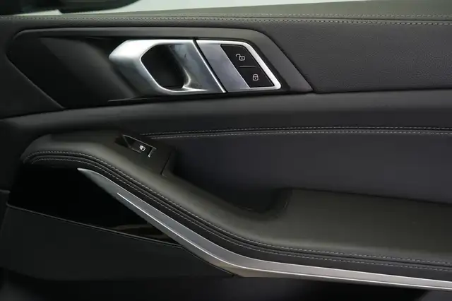 BMW X5 view 10