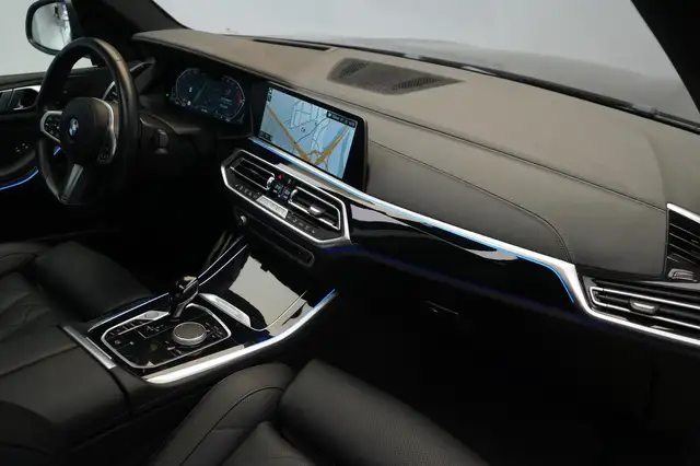 BMW X5 view 8