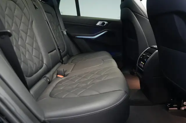 BMW X5 view 11