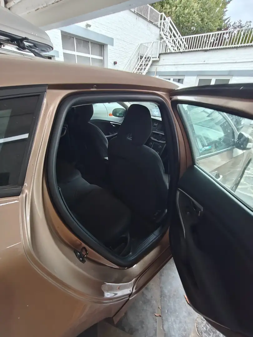 Volvo V40 MV84 Beige - 2