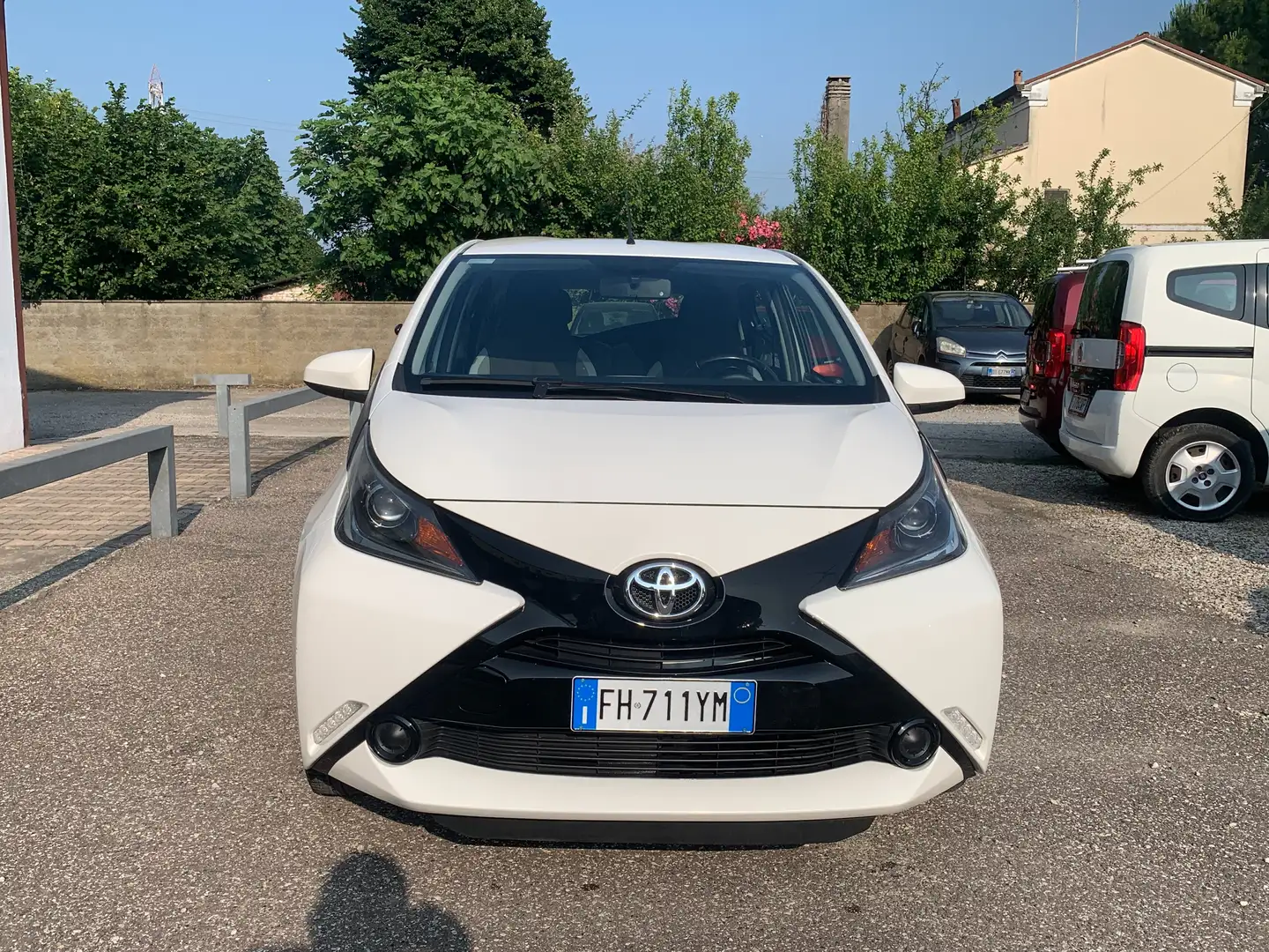 Toyota Aygo Aygo 5p 1.0 x-play unico proprietario Bianco - 2